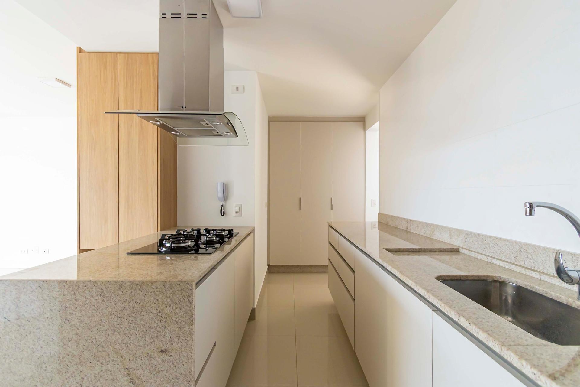 Terreno com Casa no Abranches  3 Quartos, Vista Privilegiada e...