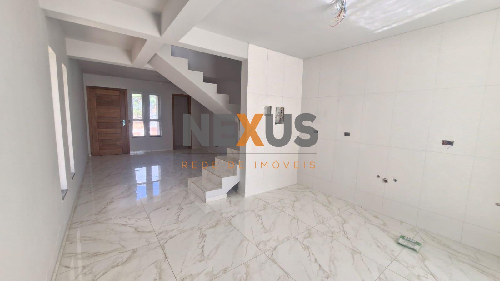 Sobrado com 3 quartos à venda, 96,75 m2, EMBU, COLOMBO - PR