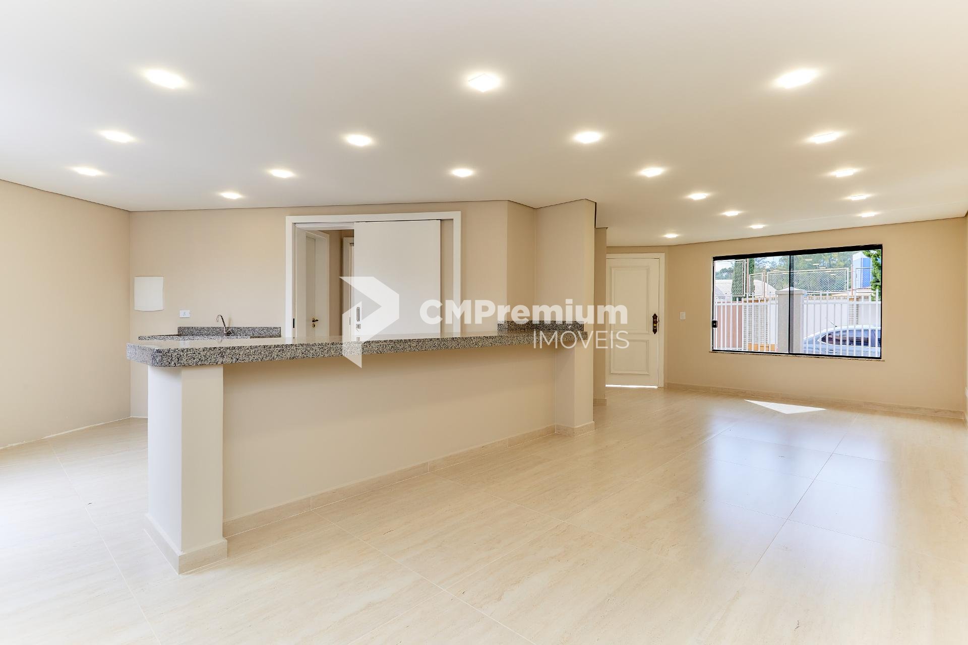 Sobrado com 3 quarrtos à venda, 178.65 m2, CENTRO, COLOMBO - PR
