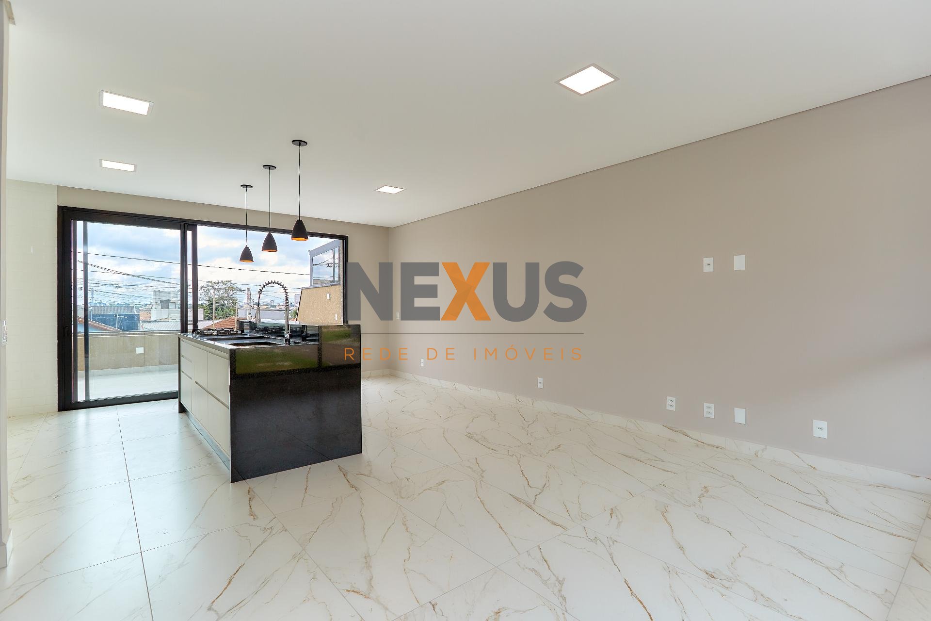 Casa com 3 Suítes à venda, 252 m2, PINHEIRINHO, CURITIBA - PR
