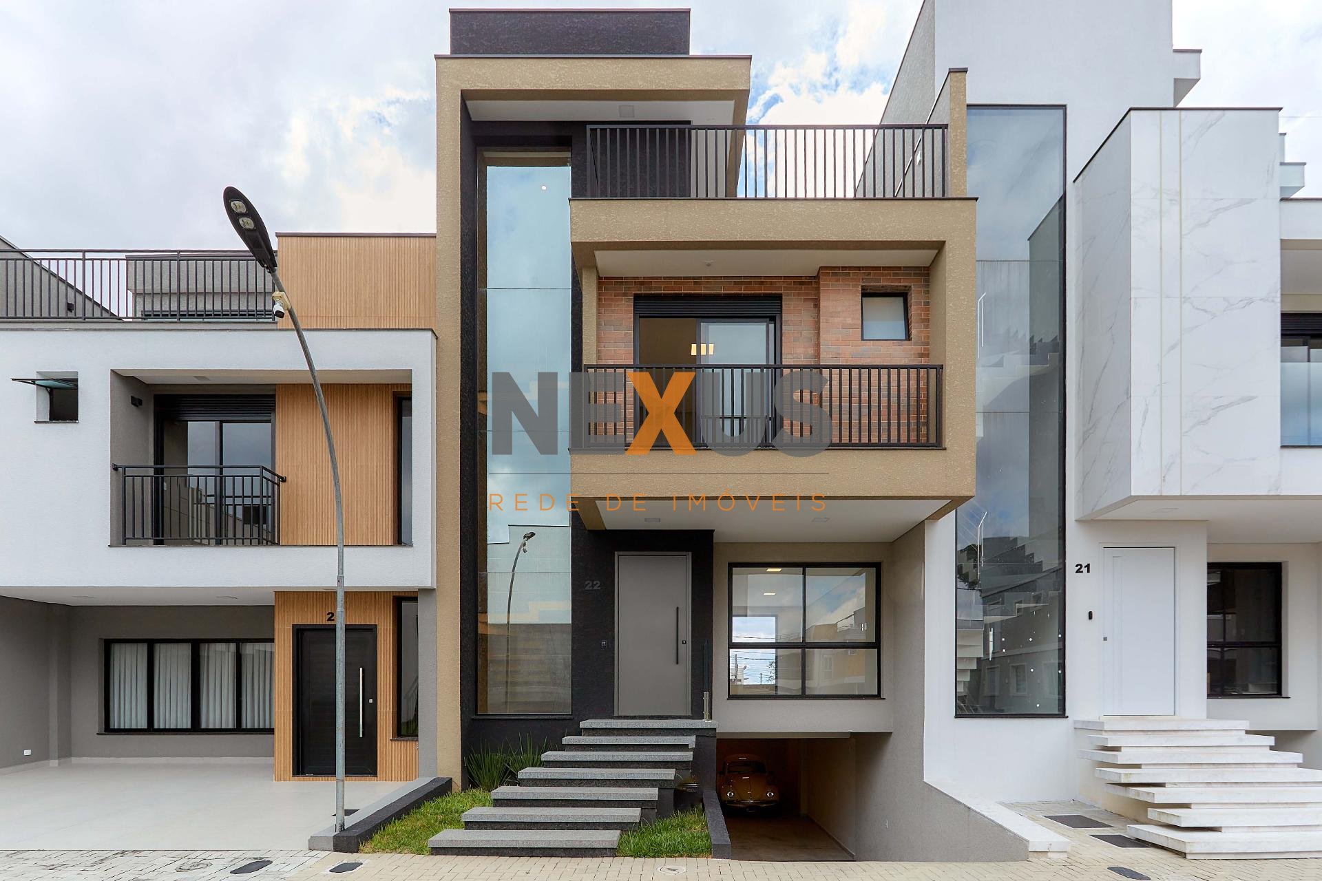 Casa com 3 Suítes à venda, 252 m2, PINHEIRINHO, CURITIBA - PR