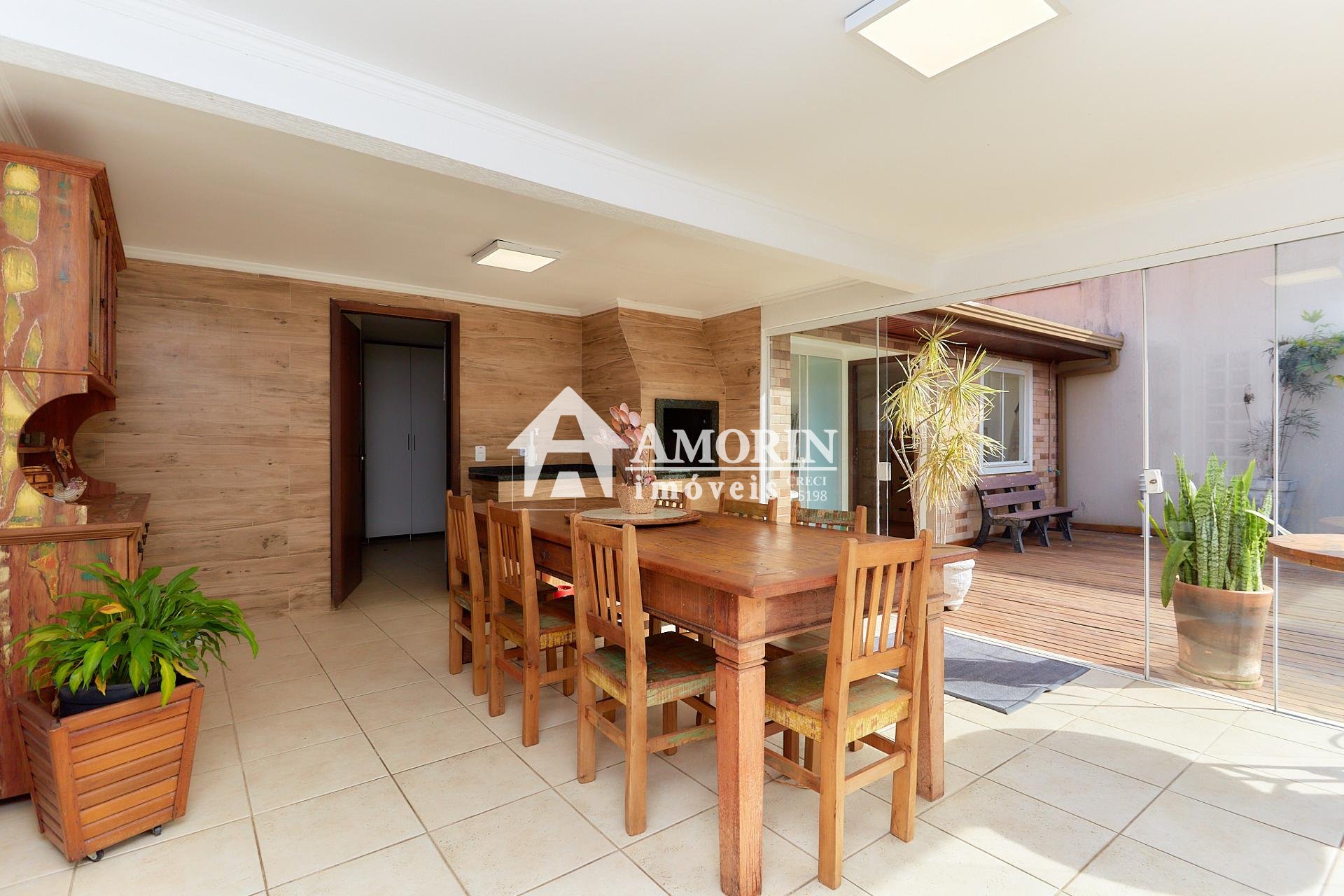 Casa com 5 dormitórios à venda, 235 m2, SANTO INÁCIO, CURITIBA...