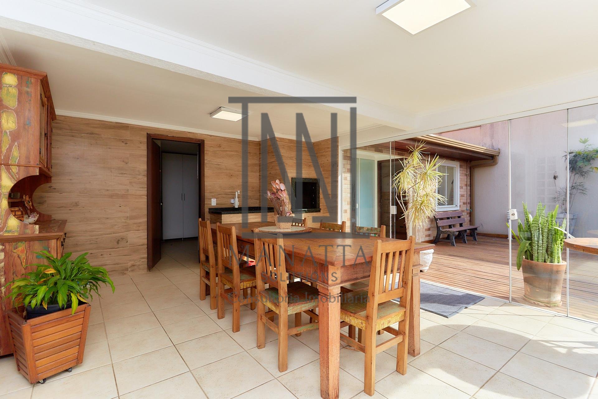 Casa com 5 dormitórios à venda, 235 m2, SANTO INÁCIO, CURITIBA...