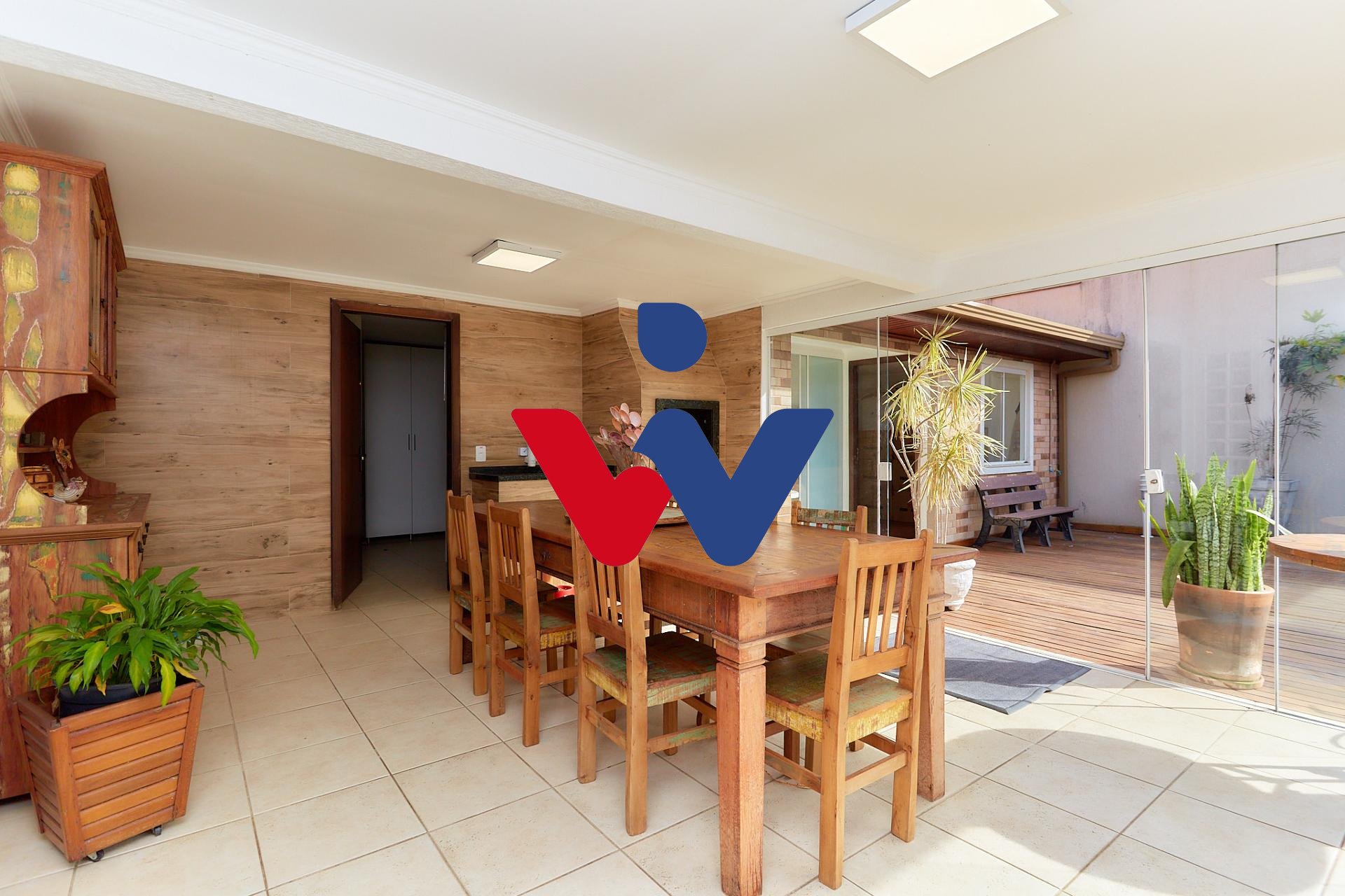 Casa com 5 dormitórios à venda, 235 m2, SANTO INÁCIO, CURITIBA...