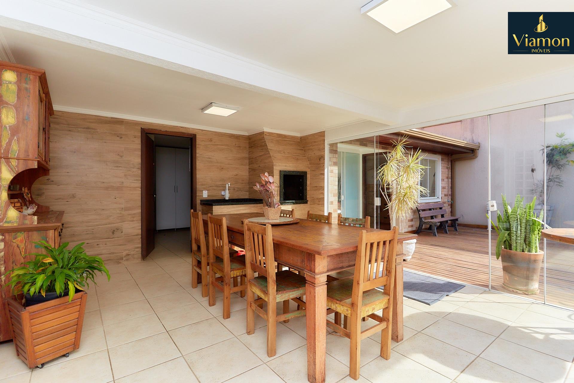 Casa com 5 dormitórios à venda, 235 m2, SANTO INÁCIO, CURITIBA...