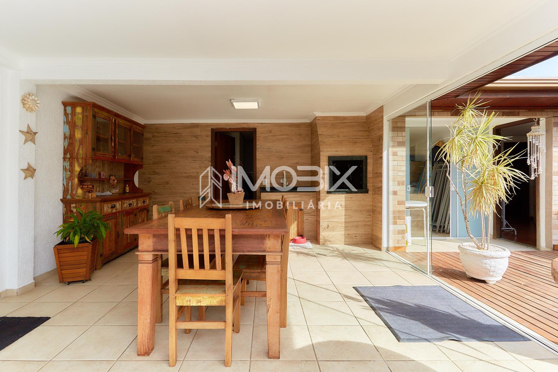 Casa com 5 dormitórios à venda, 235 m2, SANTO INÁCIO, CURITIBA...