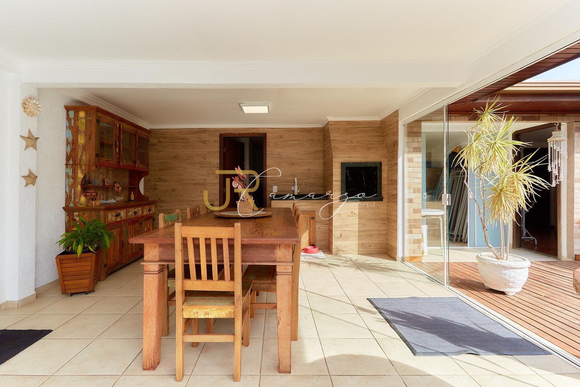 Casa com 5 dormitórios à venda, 235 m2, SANTO INÁCIO, CURITIBA...