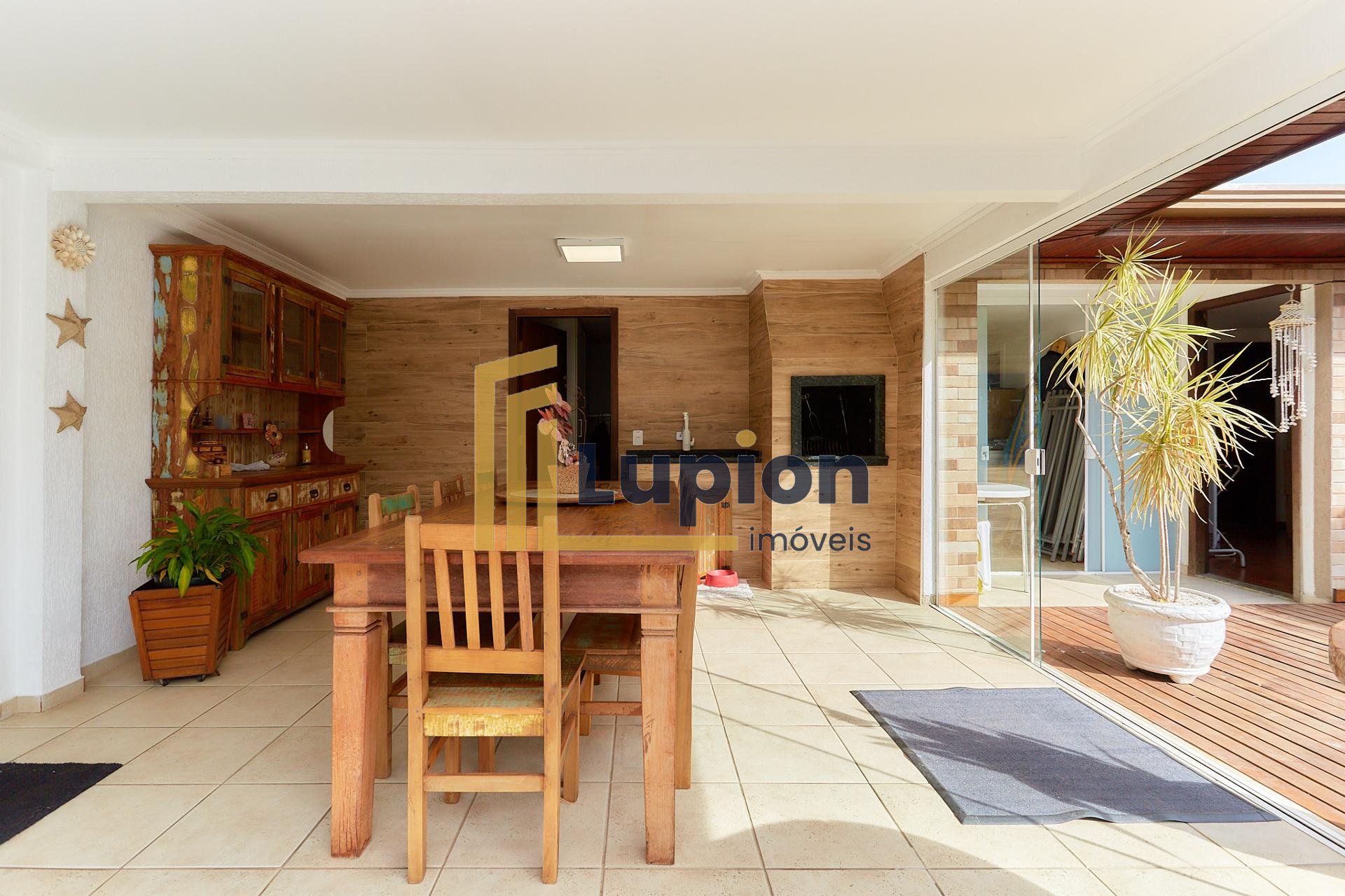 Casa com 5 dormitórios à venda, 235 m2, SANTO INÁCIO, CURITIBA...