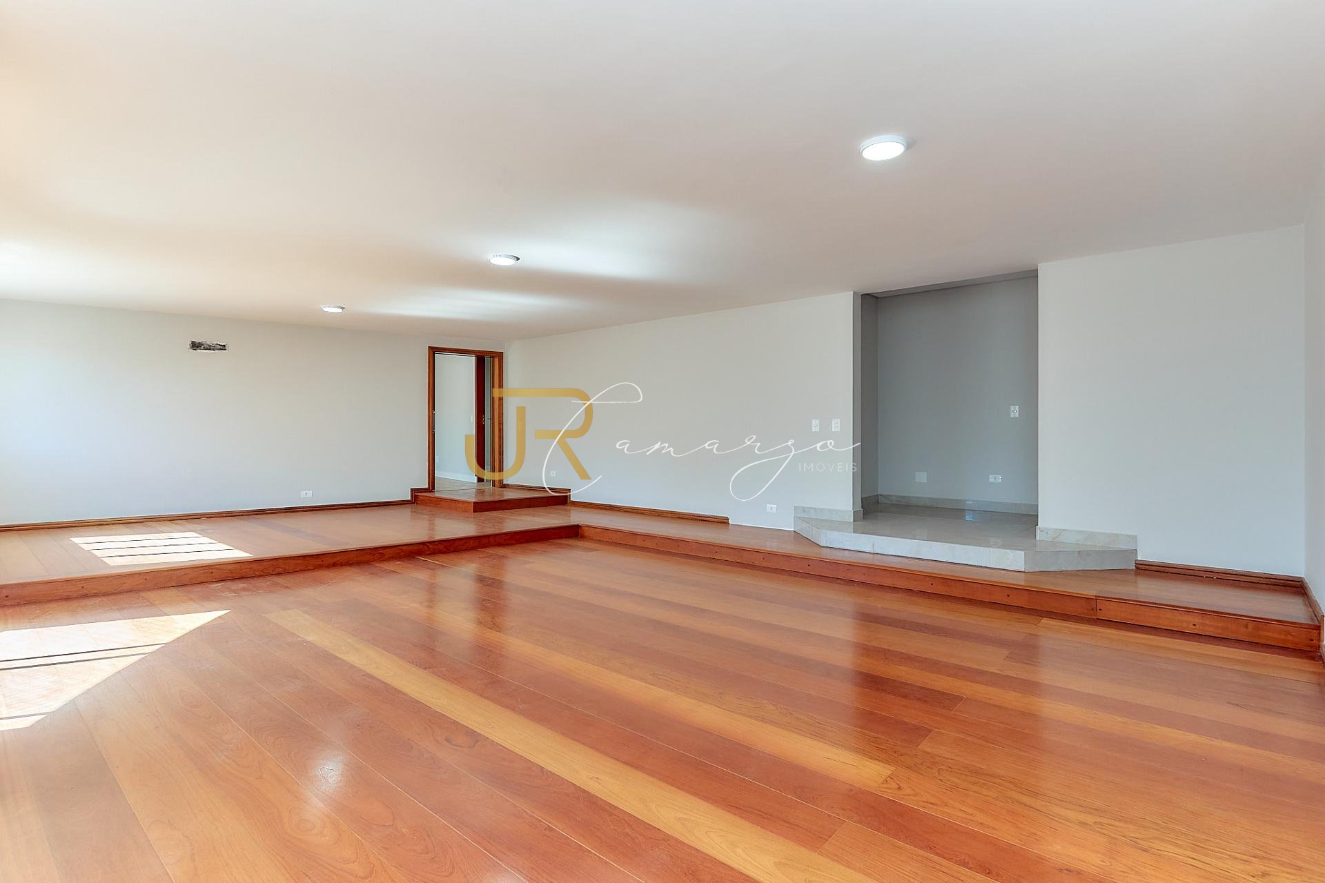 Apartamento reformado com 4 dormitórios à venda, 266,80 m2, BA...