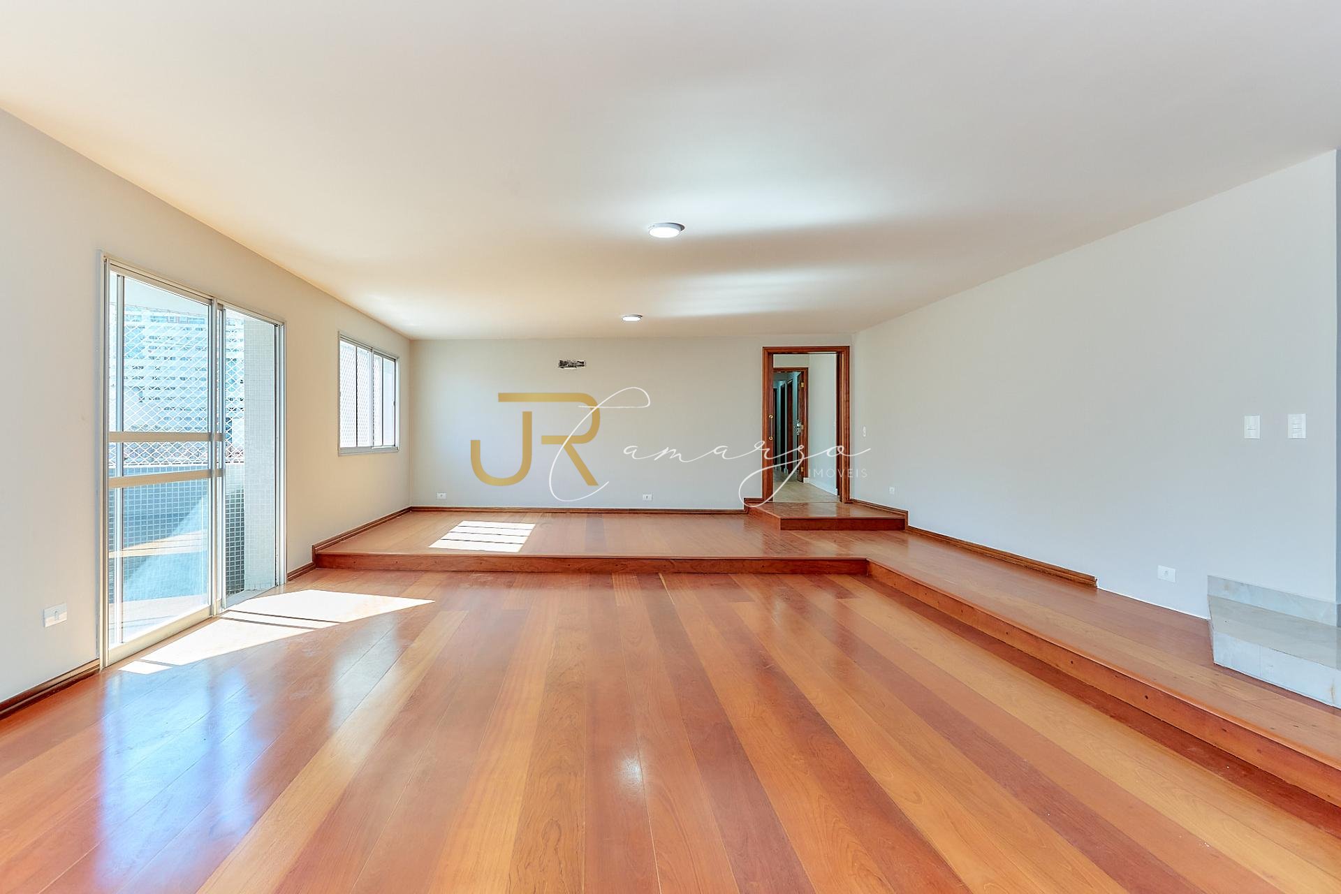 Apartamento reformado com 4 dormitórios à venda, 266,80 m2, BA...