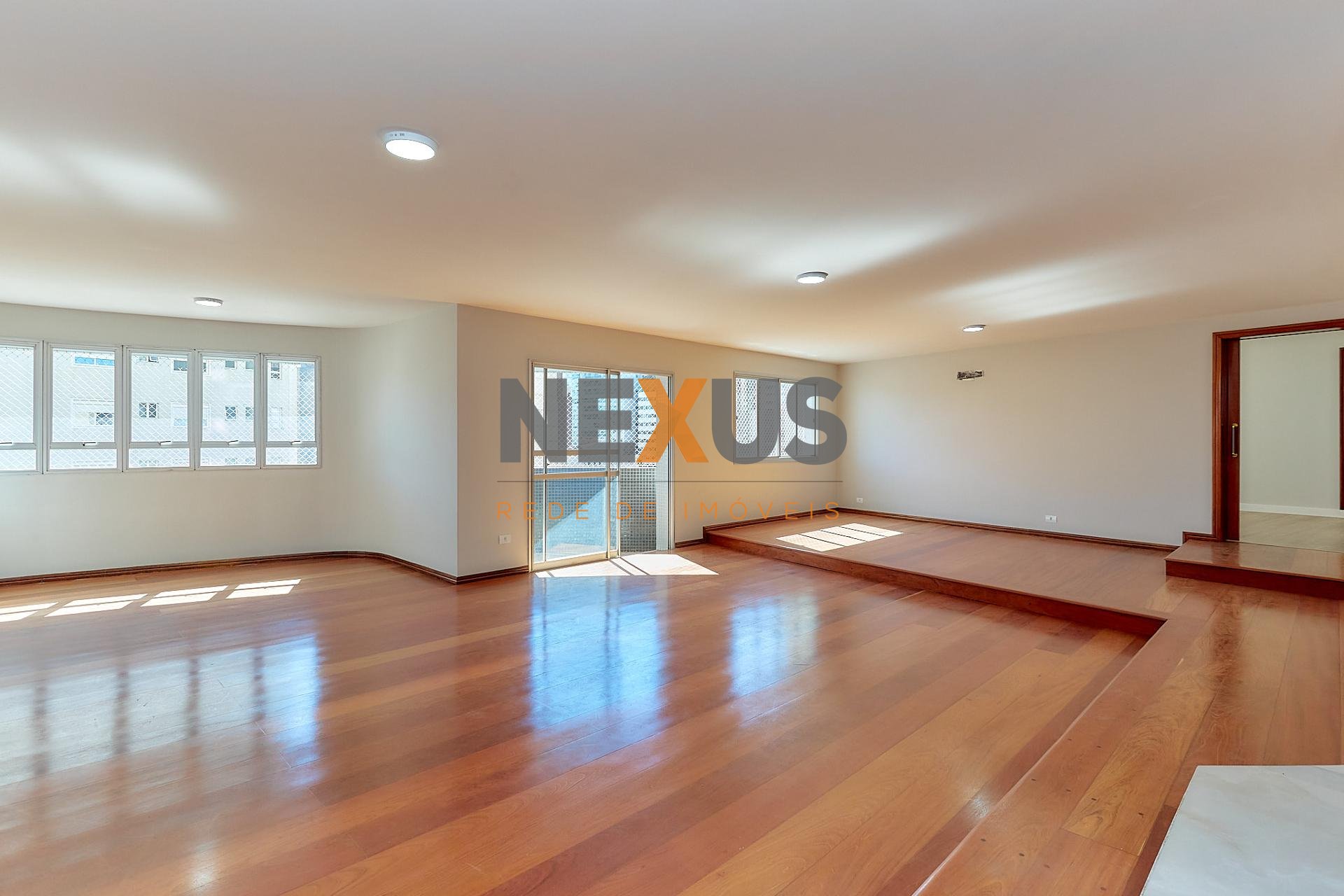 Apartamento reformado com 4 dormitórios à venda, 266,80 m2, BA...