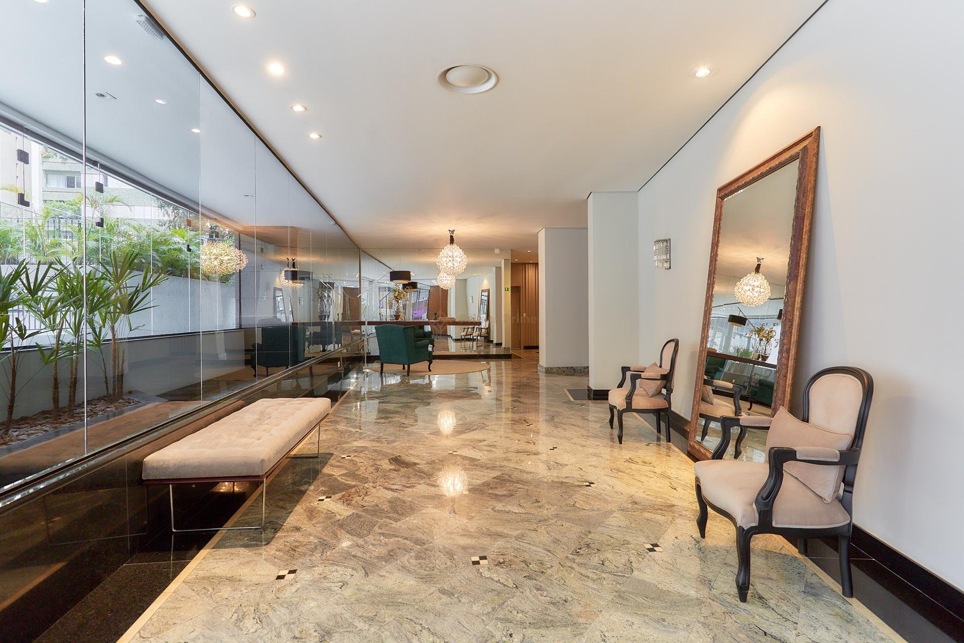 Apartamento reformado com 4 quartos ? venda, 266,80 m2, BATEL,...