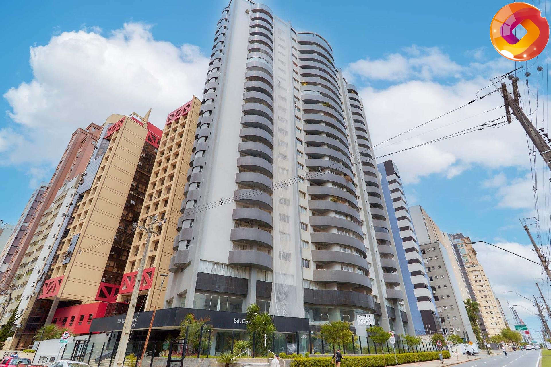 Apartamento reformado com 4 dormitórios à venda, 266,80 m2, BATEL, CURITIBA - PR