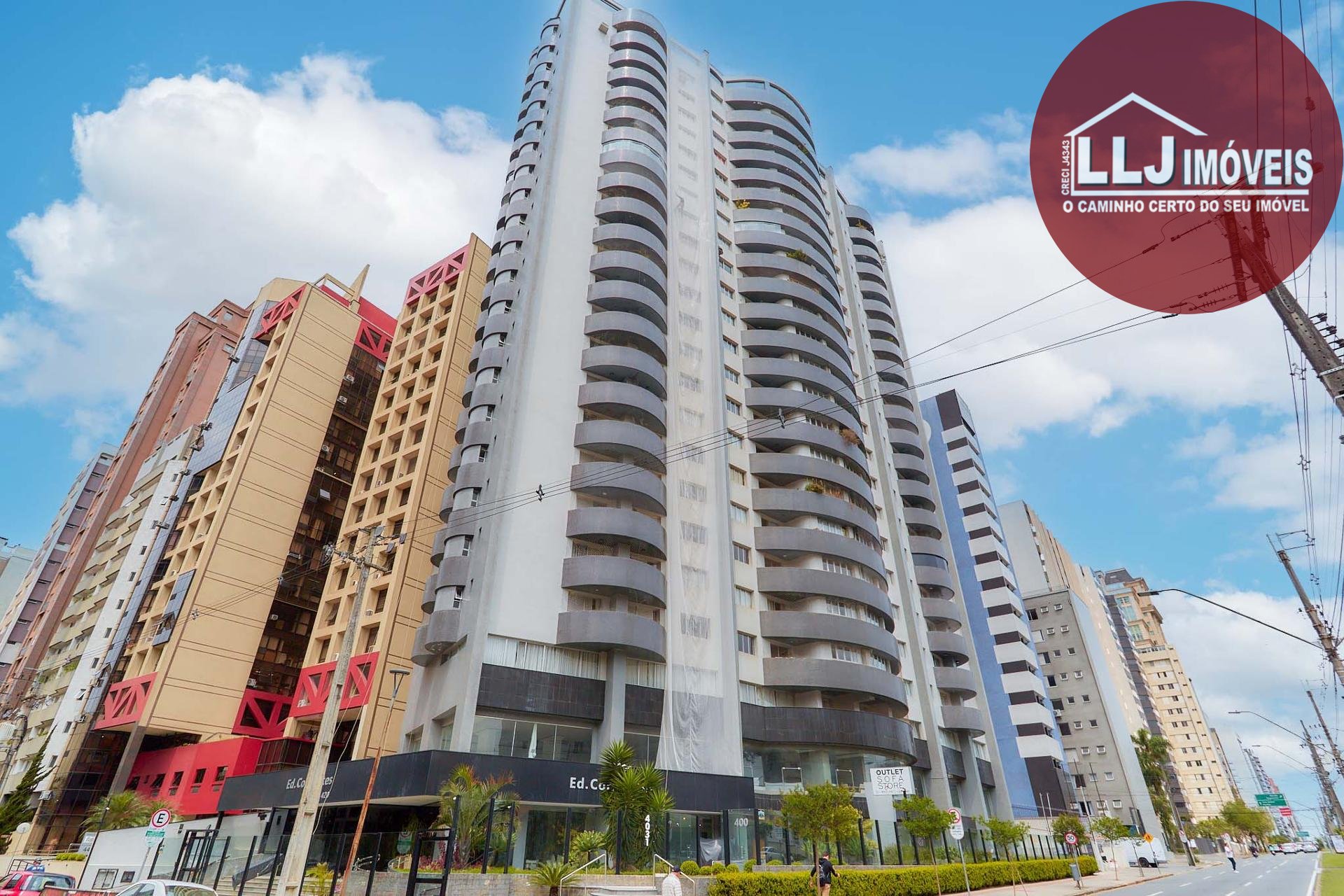 Apartamento reformado com 4 dormitórios à venda, 266,80 m2, BATEL, CURITIBA - PR