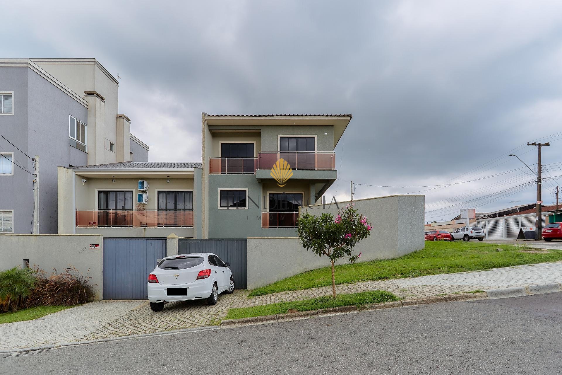 Sobrado com 3 dormitórios à venda, 184 m2, SAO JOSE DOS PINHAI...