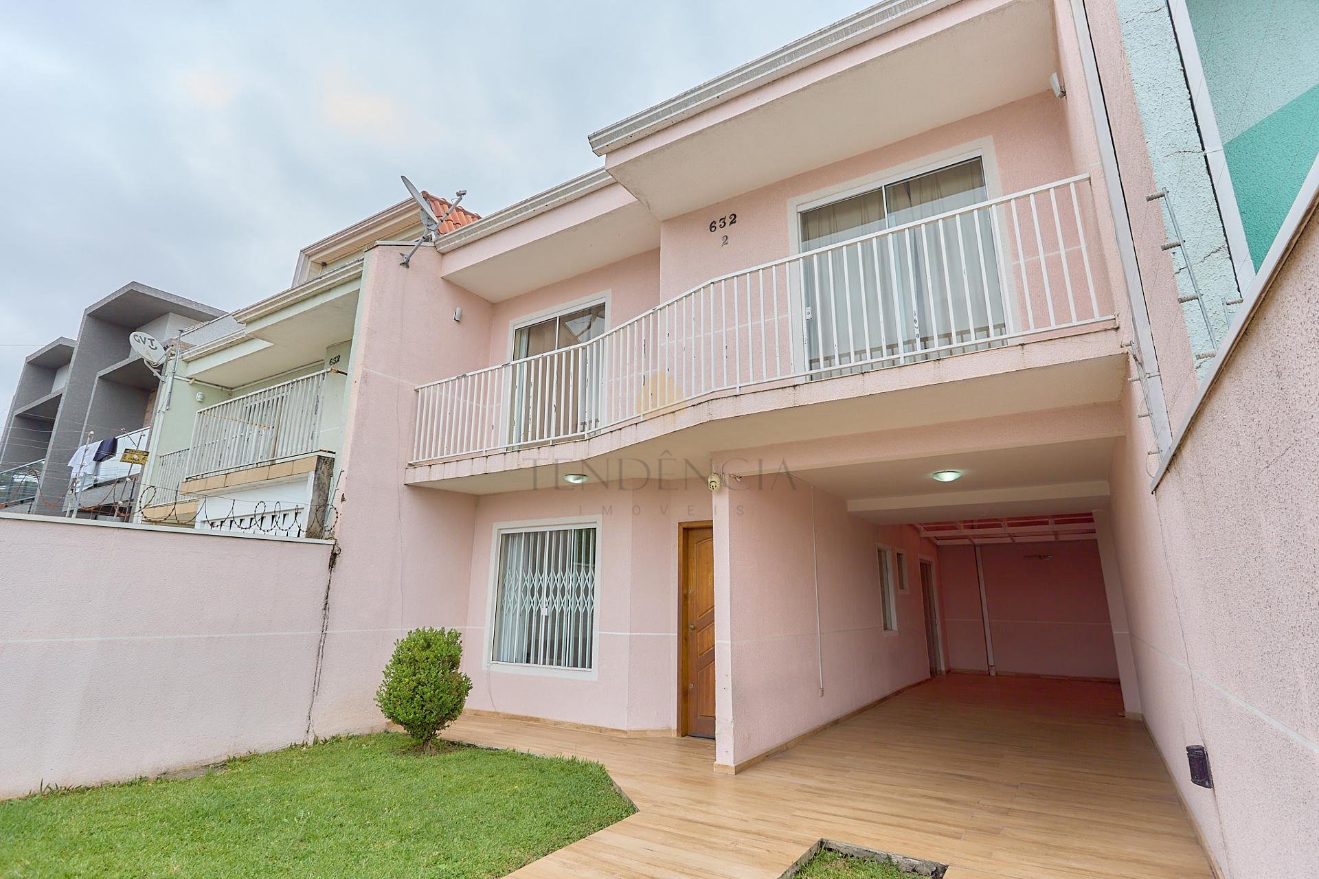 Sobrado com 3 quartos sendo 1 suíte à venda,128 m2, PINHEIRINH...