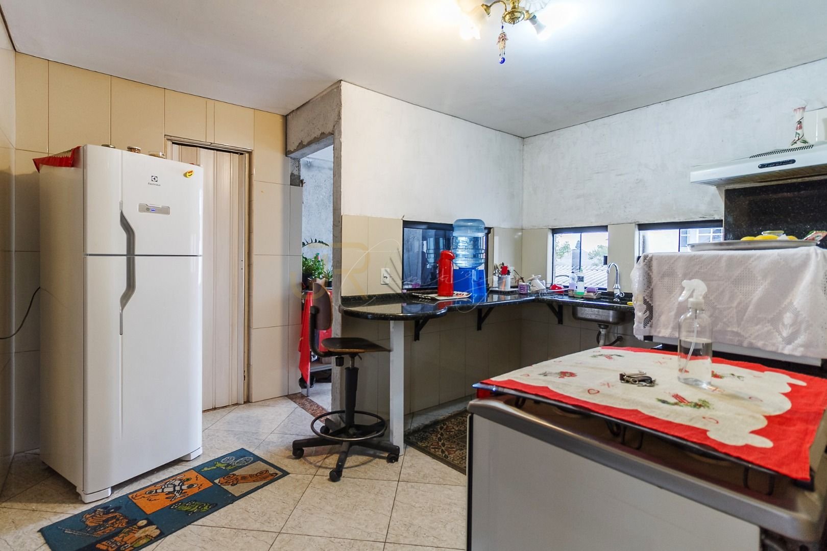 Sobrado com 4 quartos à venda, 655 m2, Pinheirinho - Curitiba PR