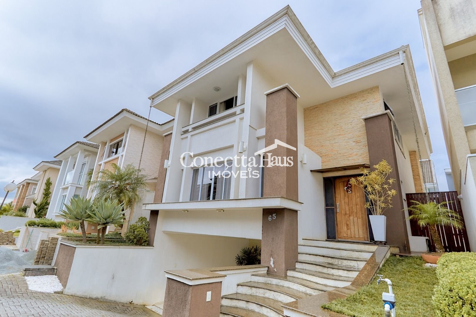 Casa com 3 quartos à venda, 229 m2 por R  1.690.000 - Portão -...