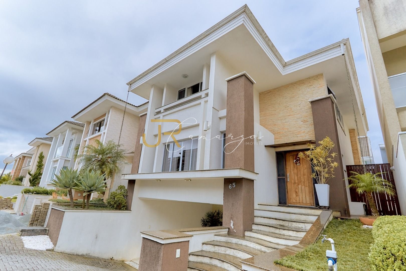 Casa com 3 quartos à venda, 229 m2 por R  1.690.000 - Portão -...