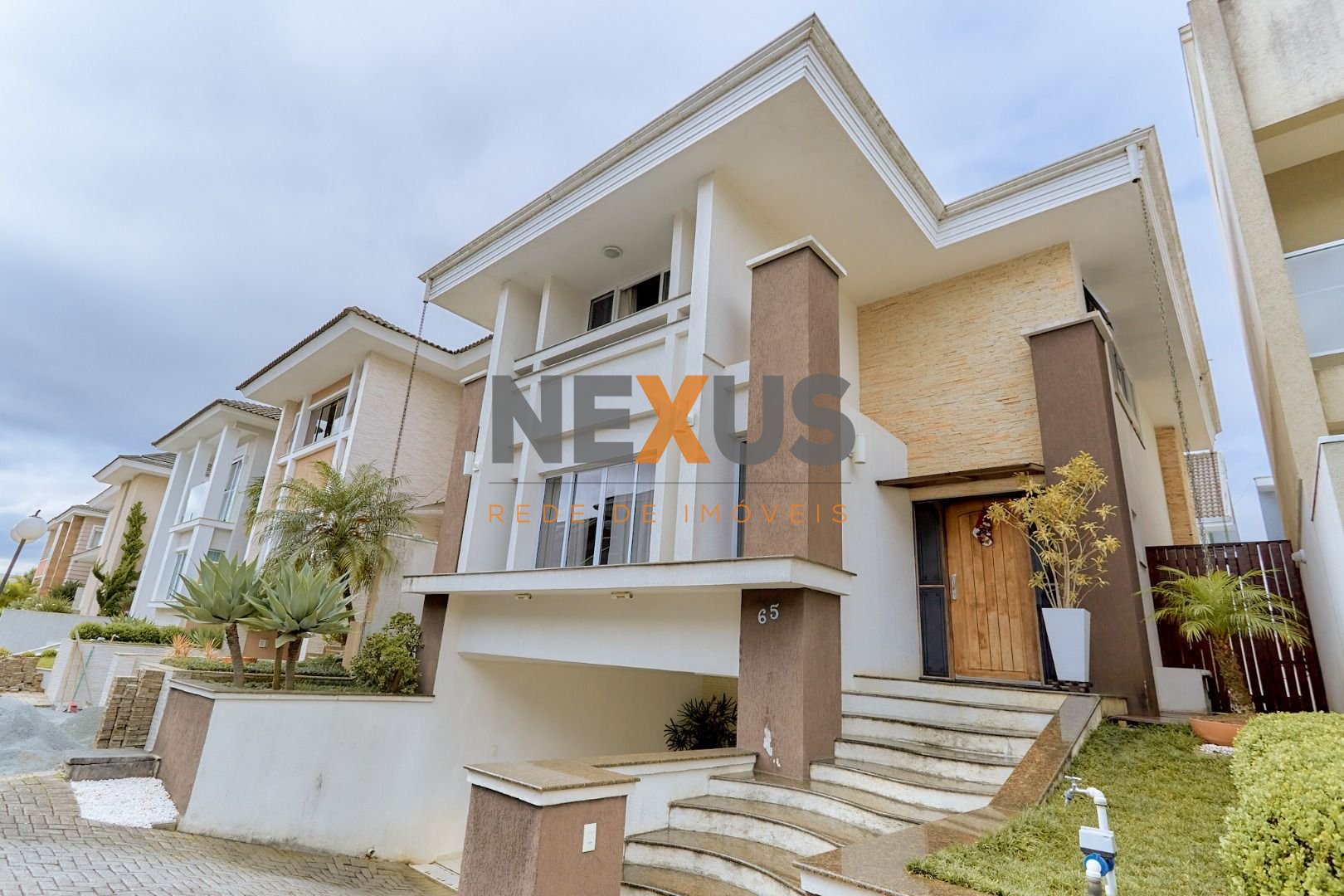 Casa com 3 quartos à venda, 229 m2 por R  1.690.000 - Portão -...