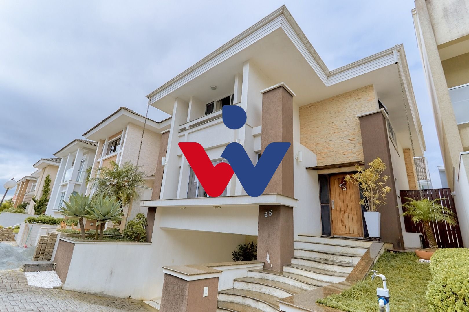 Casa com 3 quartos à venda, 229 m2 por R  1.690.000 - Portão -...