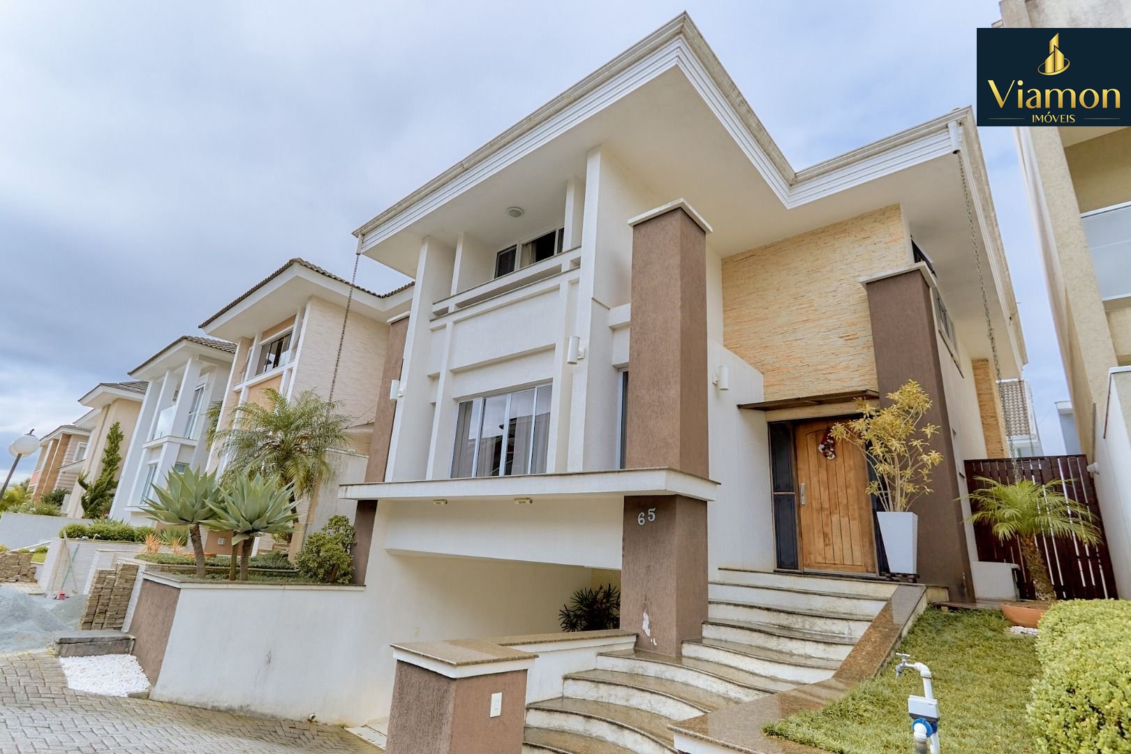 Casa com 3 quartos à venda, 229 m2 por R  1.690.000 - Portão -...