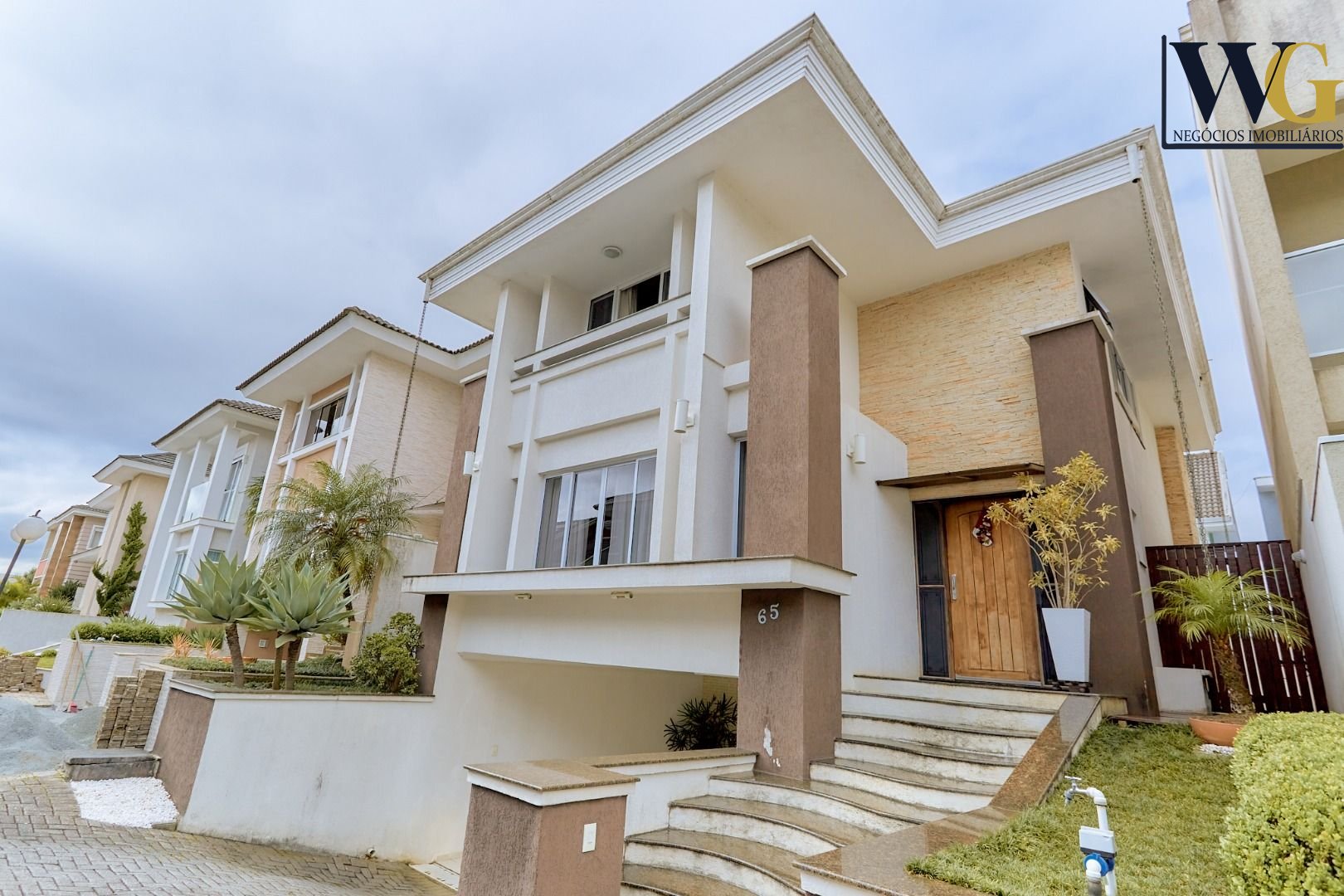 Casa com 3 quartos à venda, 229 m2 por R  1.690.000 - Portão -...