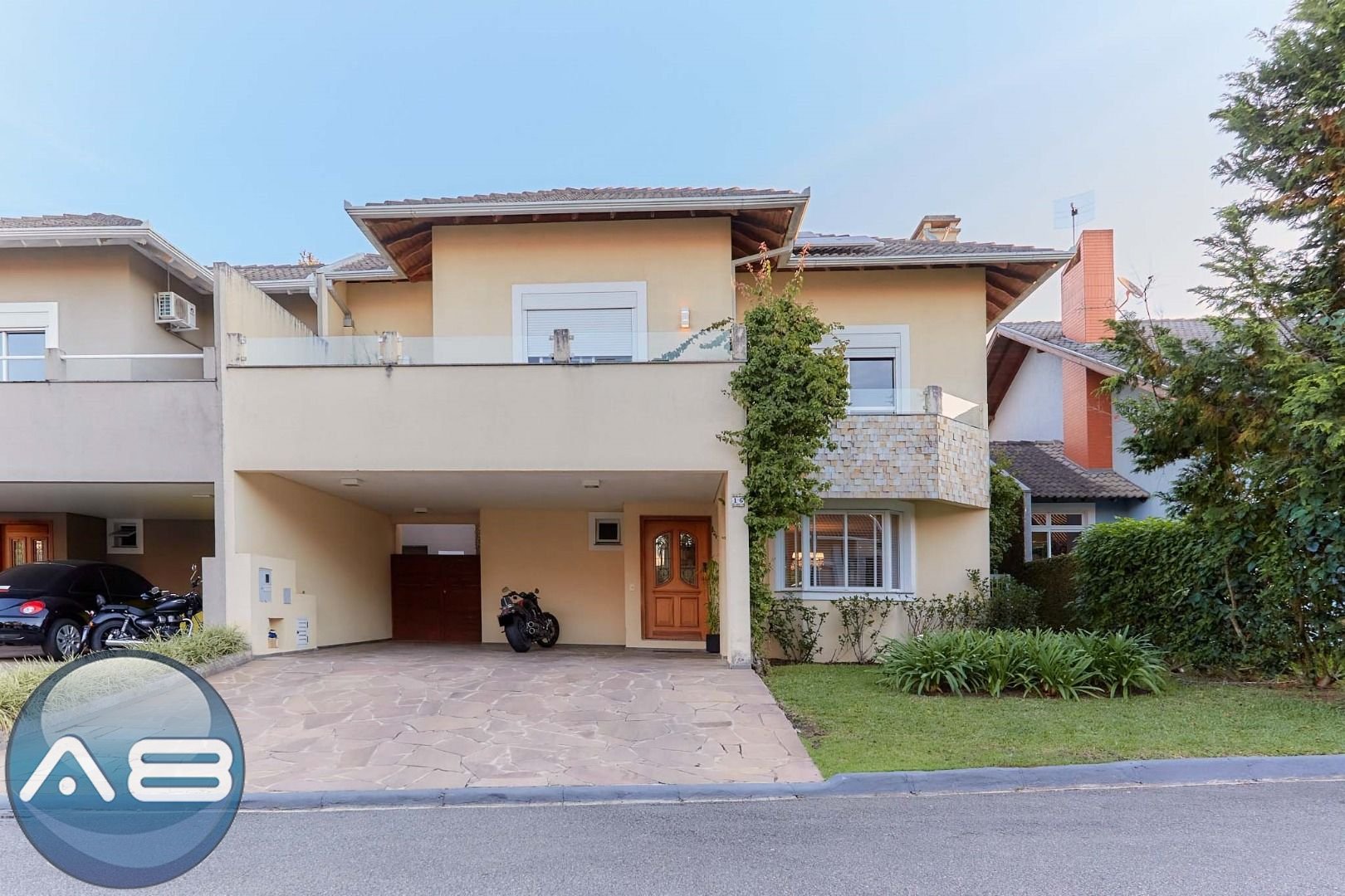 Casa com 4 dormitórios à venda, 266,24 m2, Butiatuvinha, CURIT...