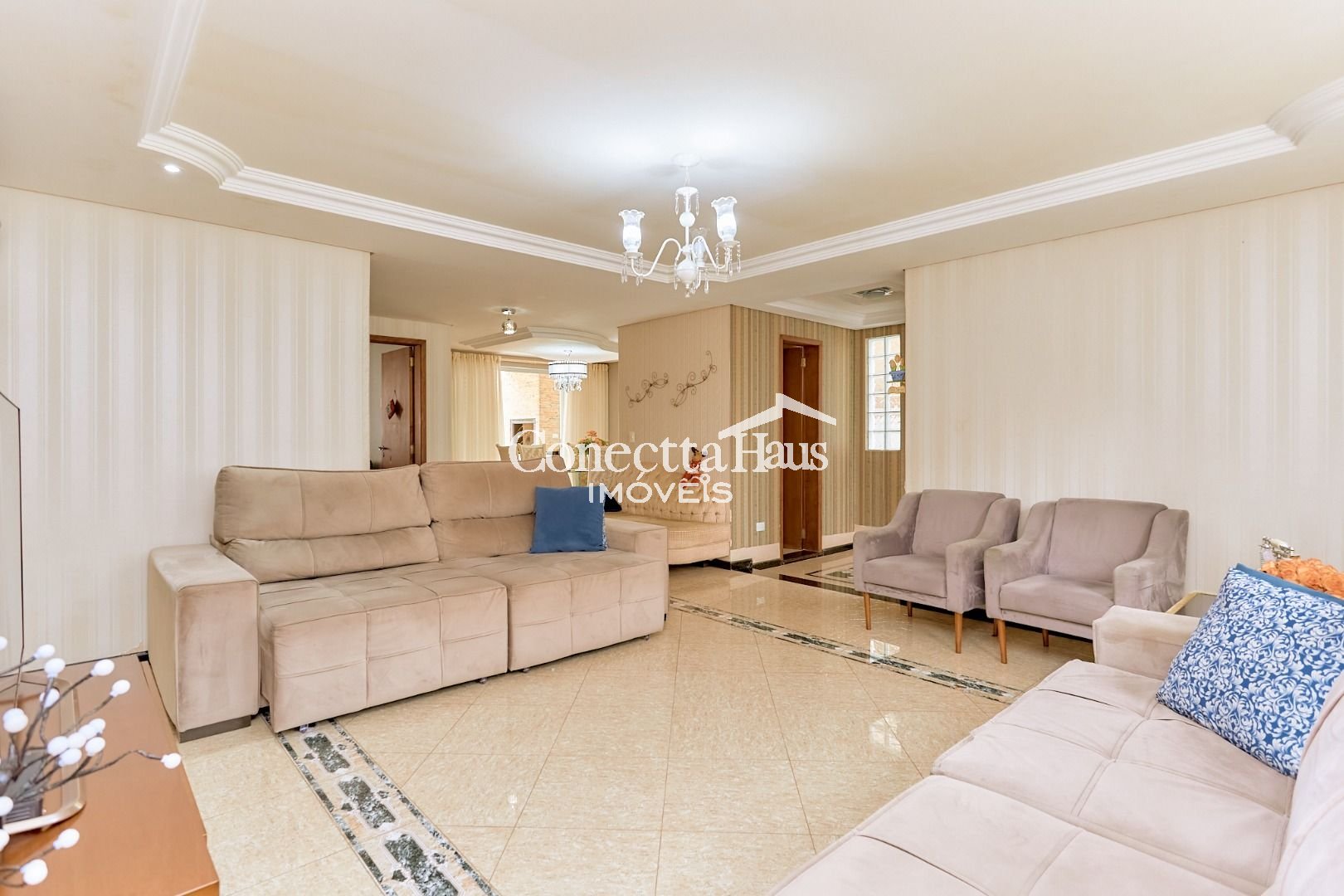 Casa com 3 quartos à venda, 229 m2 por R  1.690.000 - Portão -...