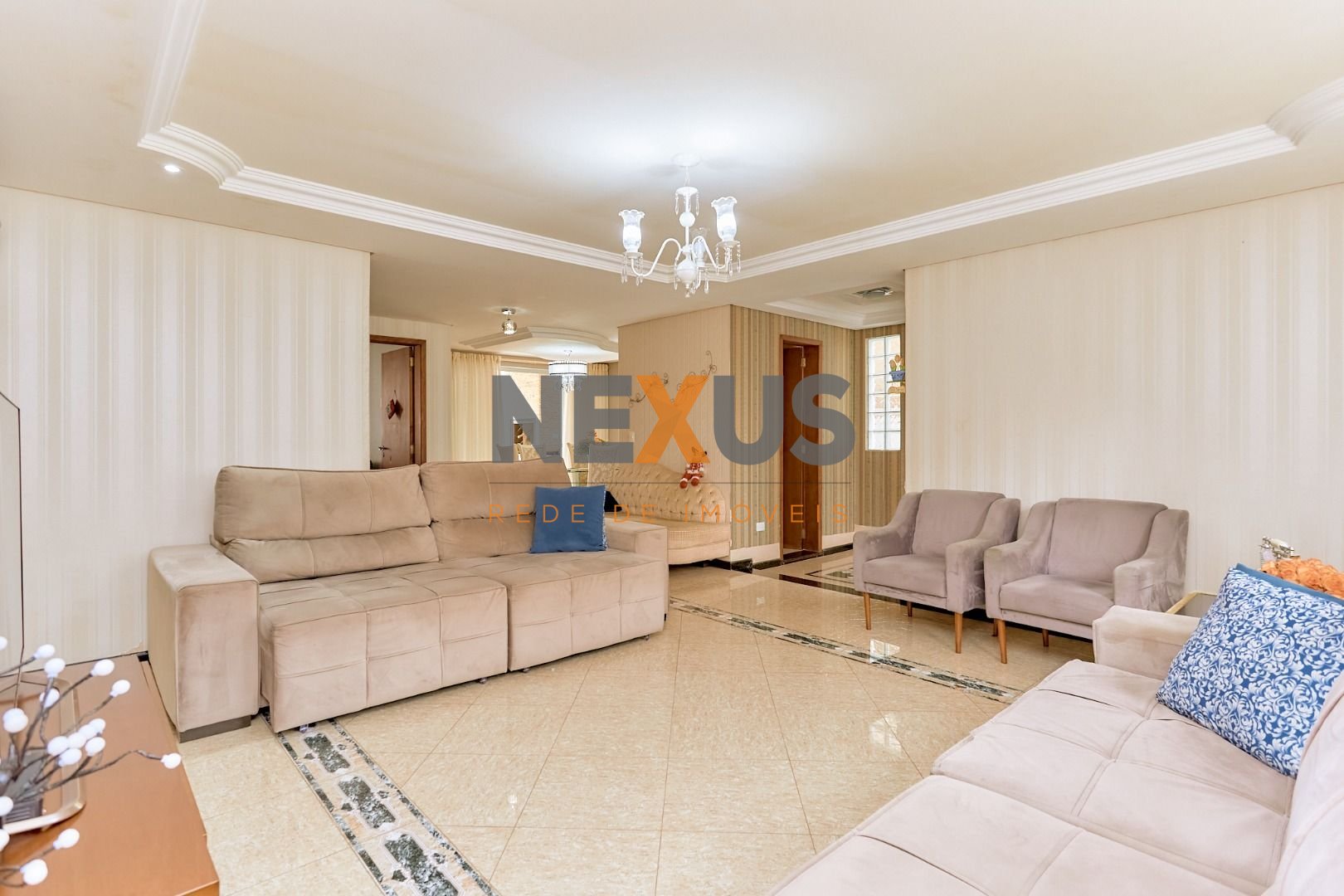 Casa com 3 quartos à venda, 229 m2 por R  1.690.000 - Portão -...