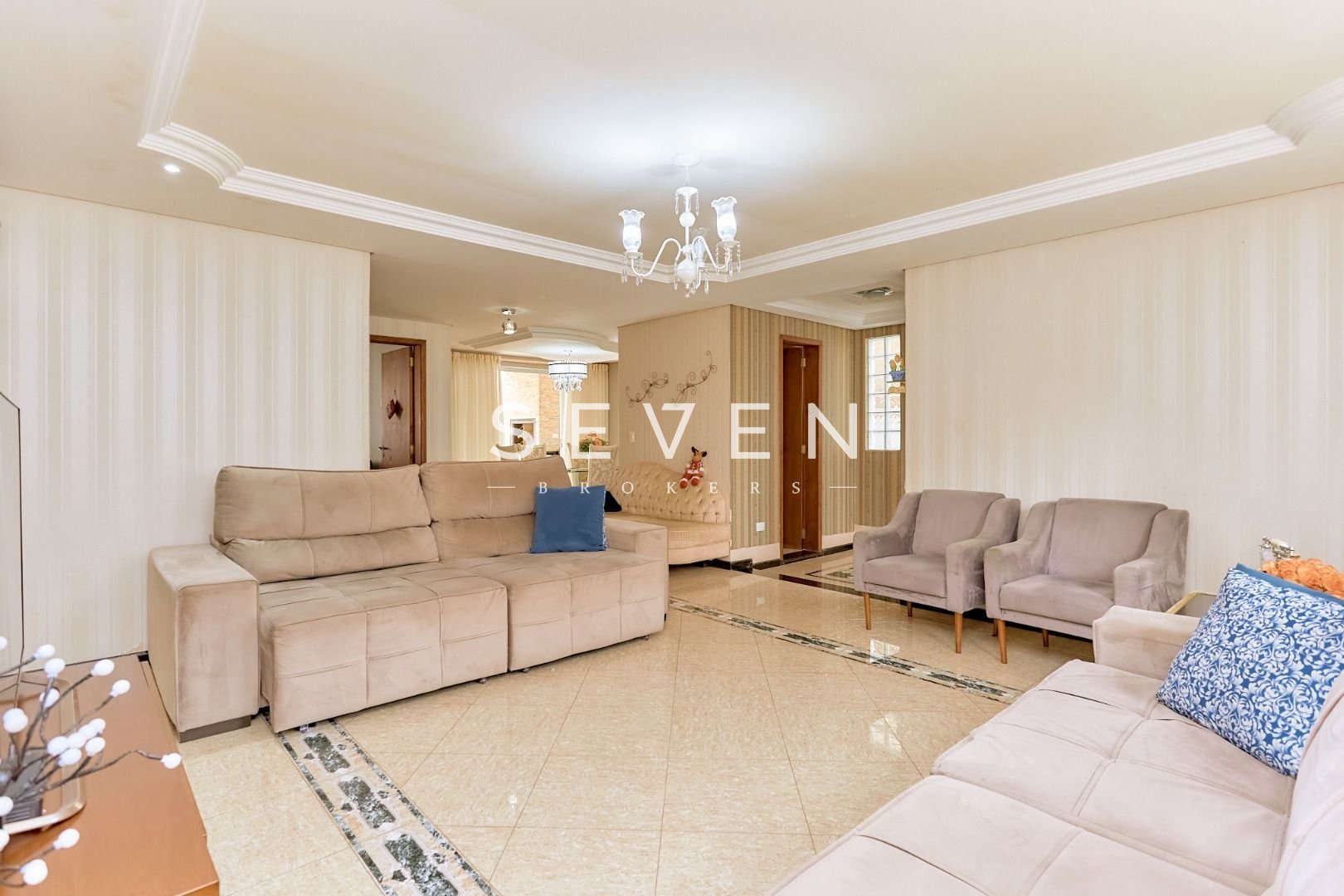 Casa com 3 quartos à venda, 229 m2 por R  1.690.000 - Portão -...
