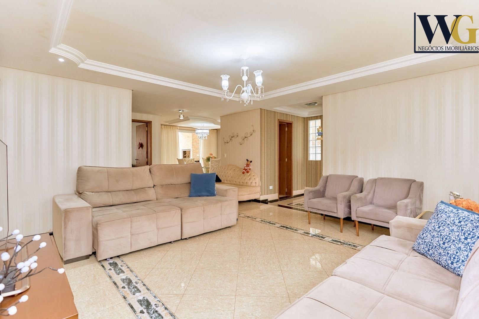 Casa com 3 quartos à venda, 229 m2 por R  1.690.000 - Portão -...