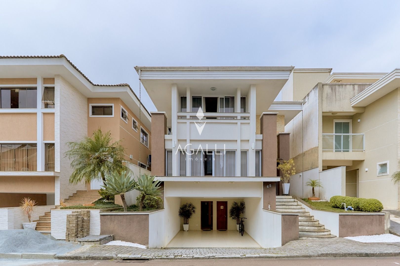 Casa com 3 quartos ? venda, 229 m2 por R  1.690.000 - Port?o -...