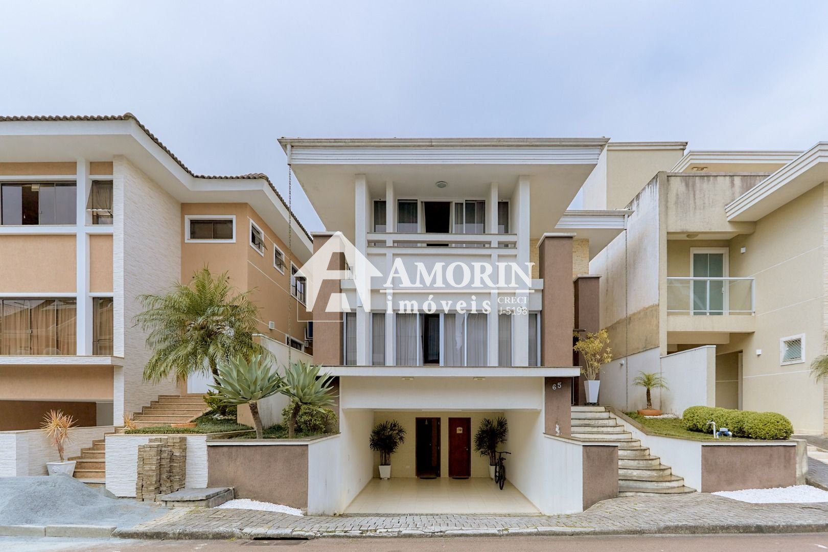 Casa com 3 quartos à venda, 229 m2 por R  1.690.000 - Portão -...