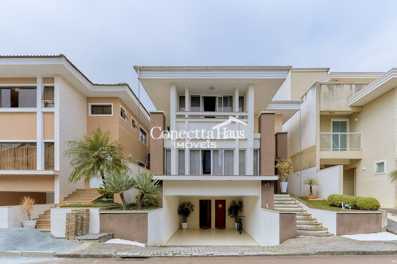 Casa com 3 quartos à venda, 229 m2 por R  1.690.000 - Portão -...