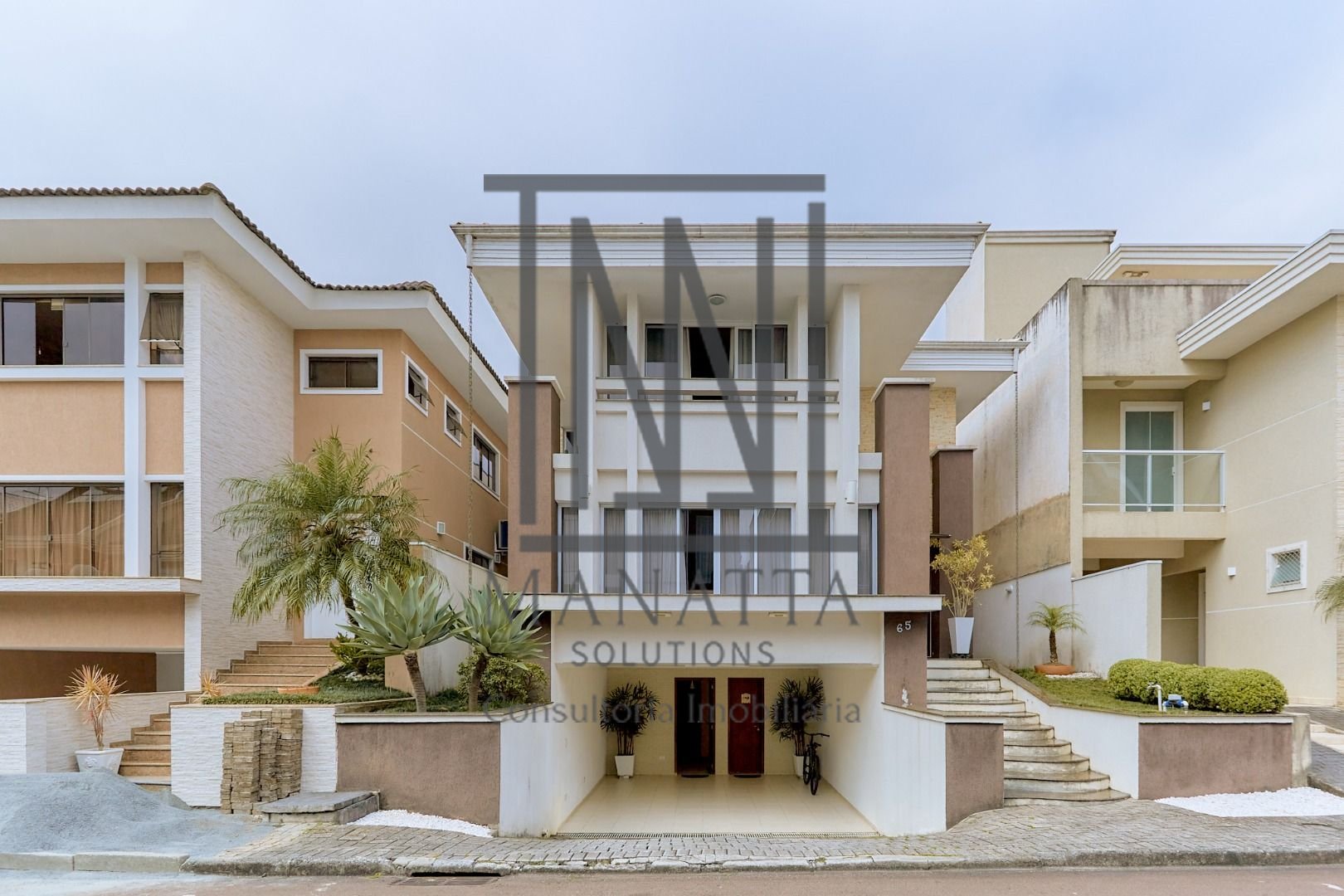 Casa com 3 quartos à venda, 229 m2 por R  1.690.000 - Portão -...