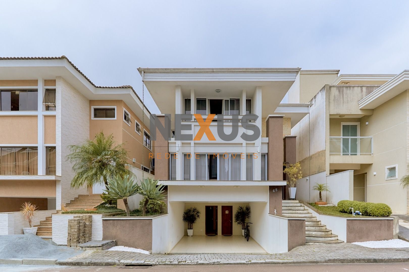 Casa com 3 quartos à venda, 229 m2 por R  1.690.000 - Portão -...