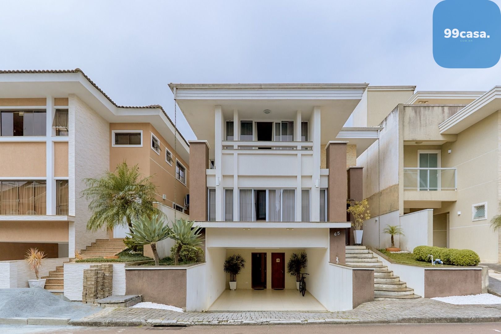 Casa com 3 quartos à venda, 229 m2 por R  1.690.000 - Portão -...