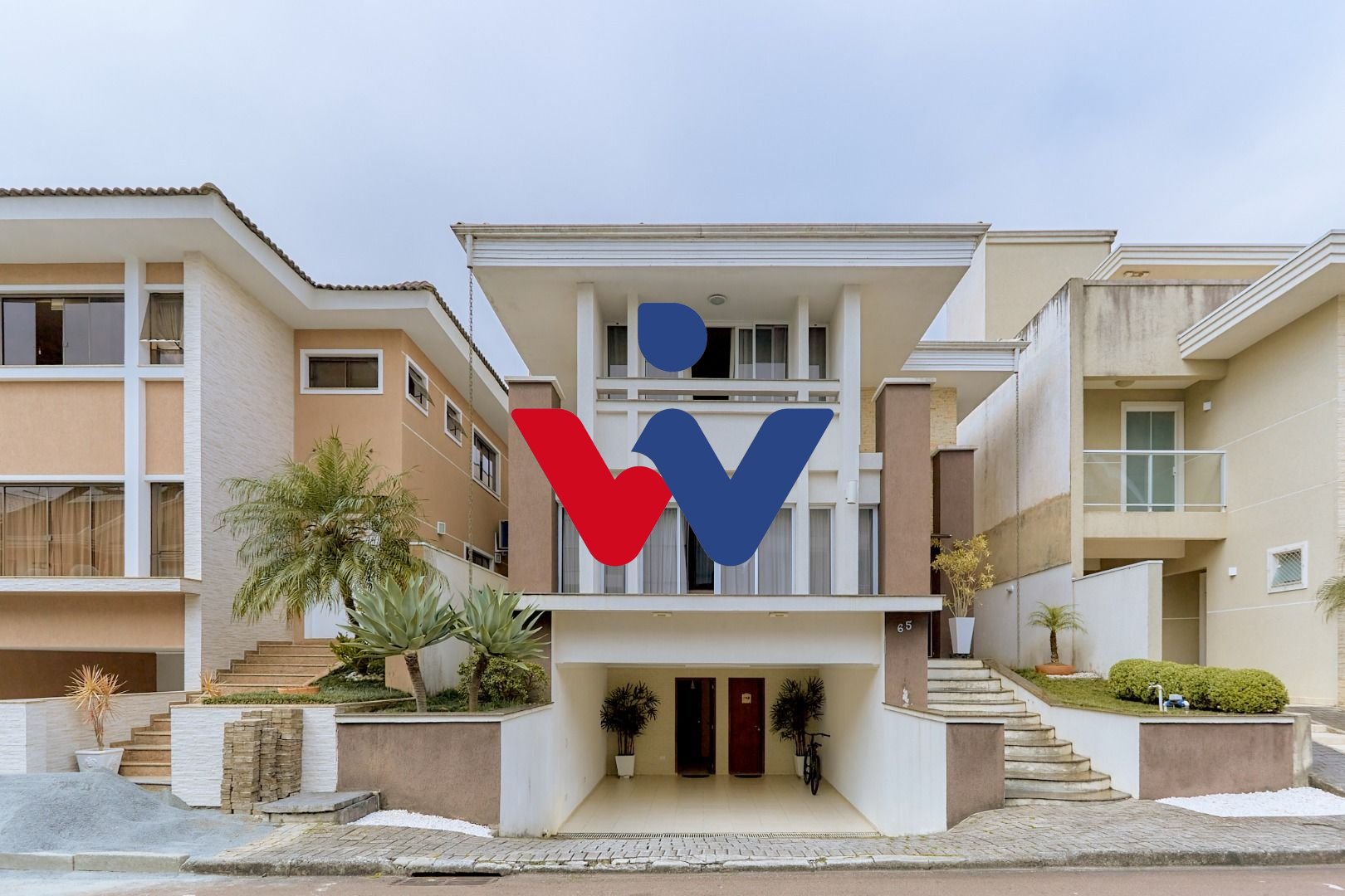 Casa com 3 quartos à venda, 229 m2 por R  1.690.000 - Portão -...