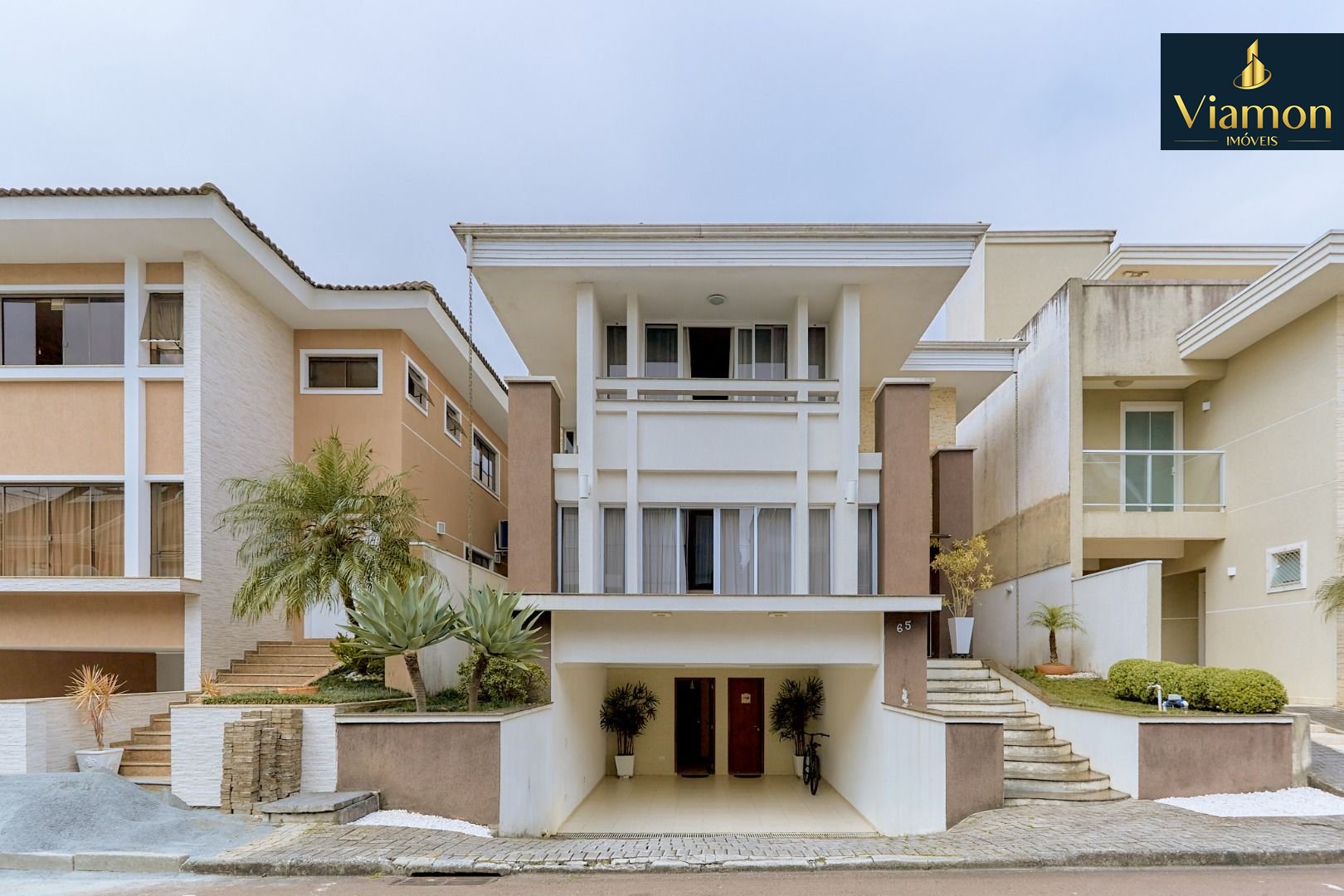 Casa com 3 quartos à venda, 229 m2 por R  1.690.000 - Portão -...