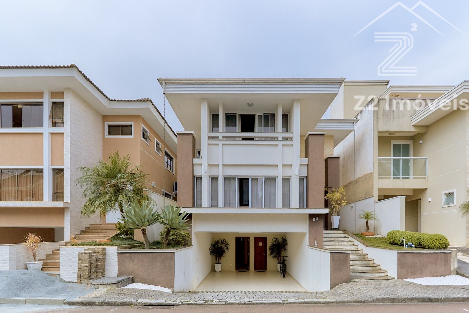 Casa com 3 quartos à venda, 229 m2 por R  1.690.000 - Portão -...
