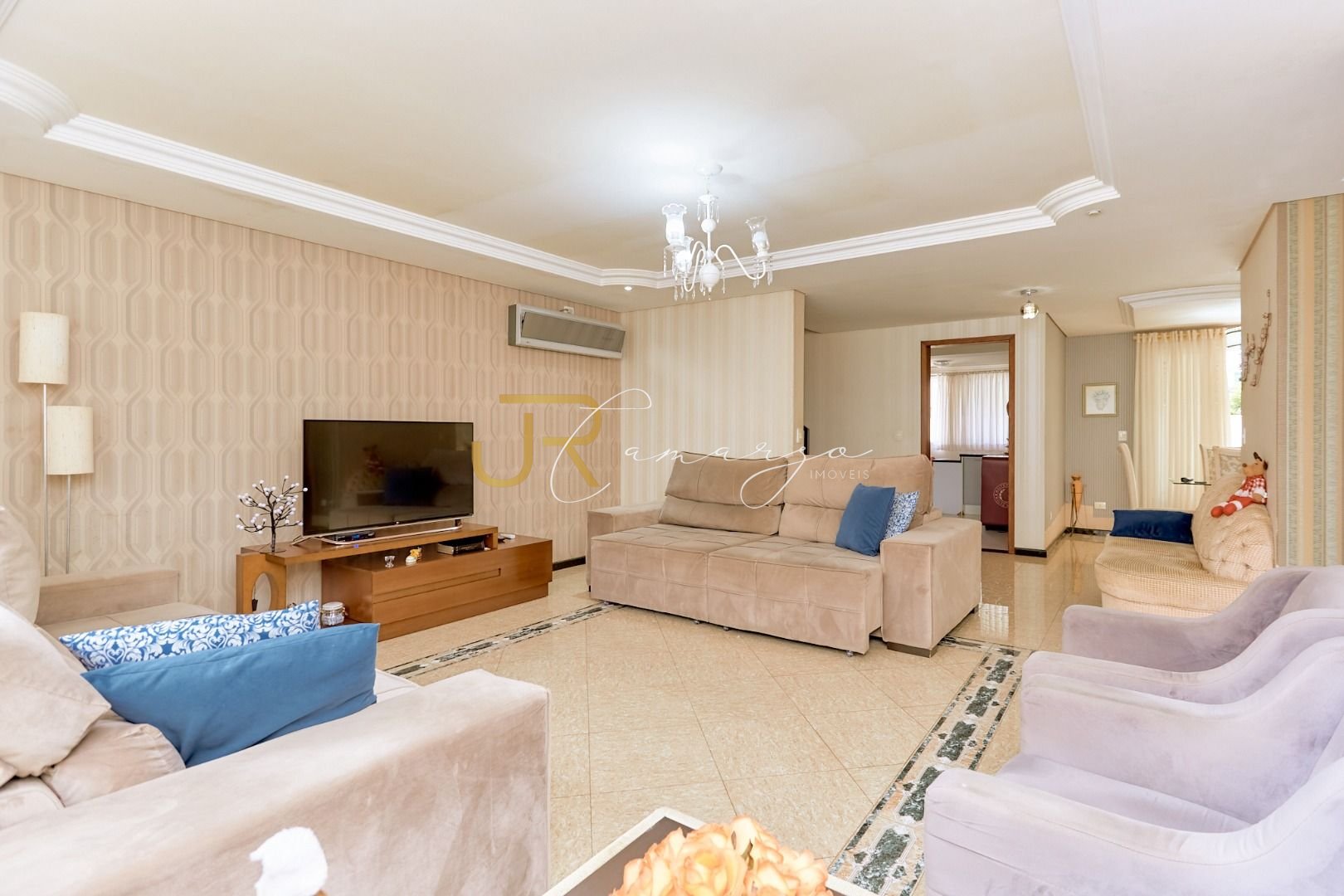 Casa com 3 quartos à venda, 229 m2 por R  1.690.000 - Portão -...