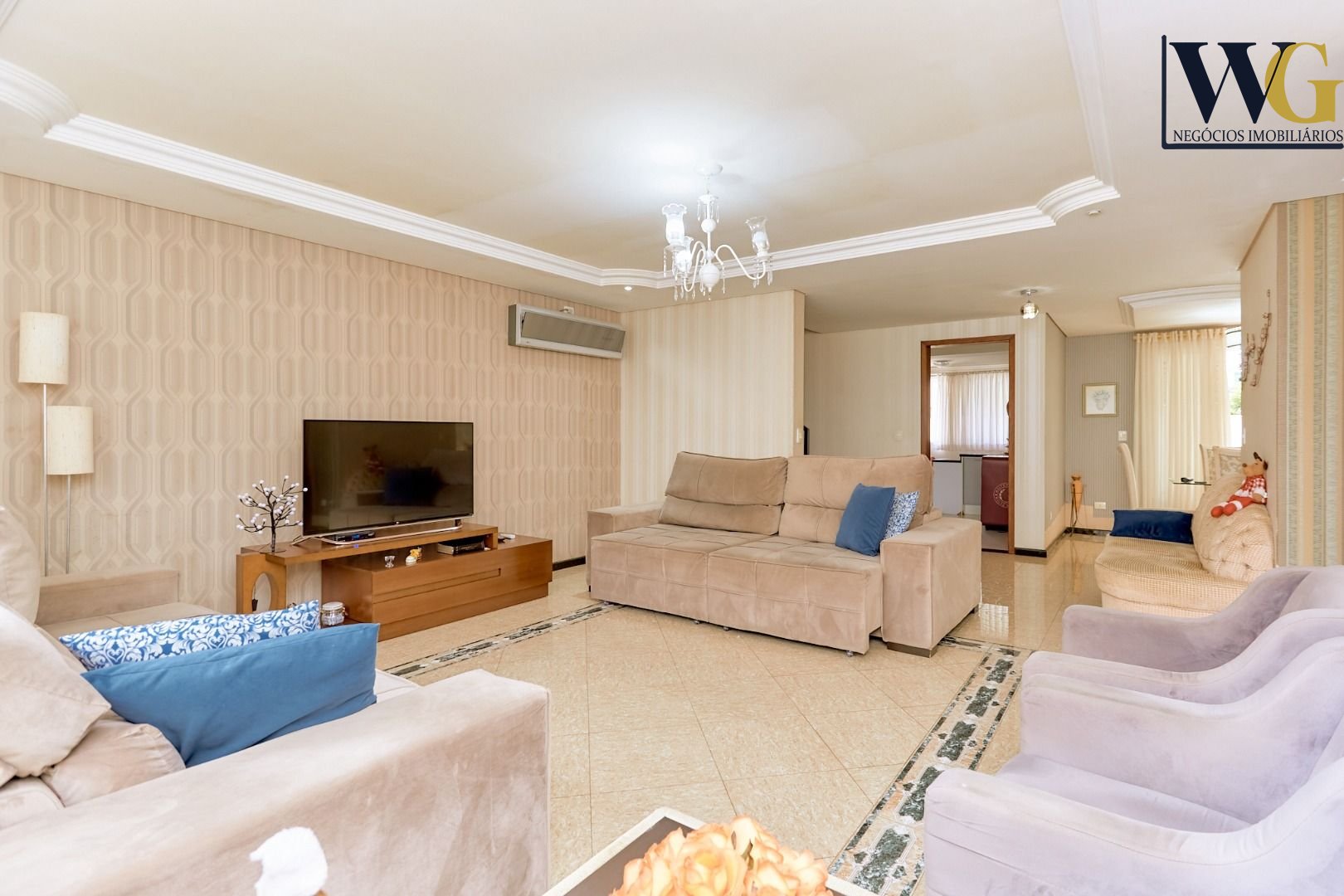 Casa com 3 quartos à venda, 229 m2 por R  1.690.000 - Portão -...