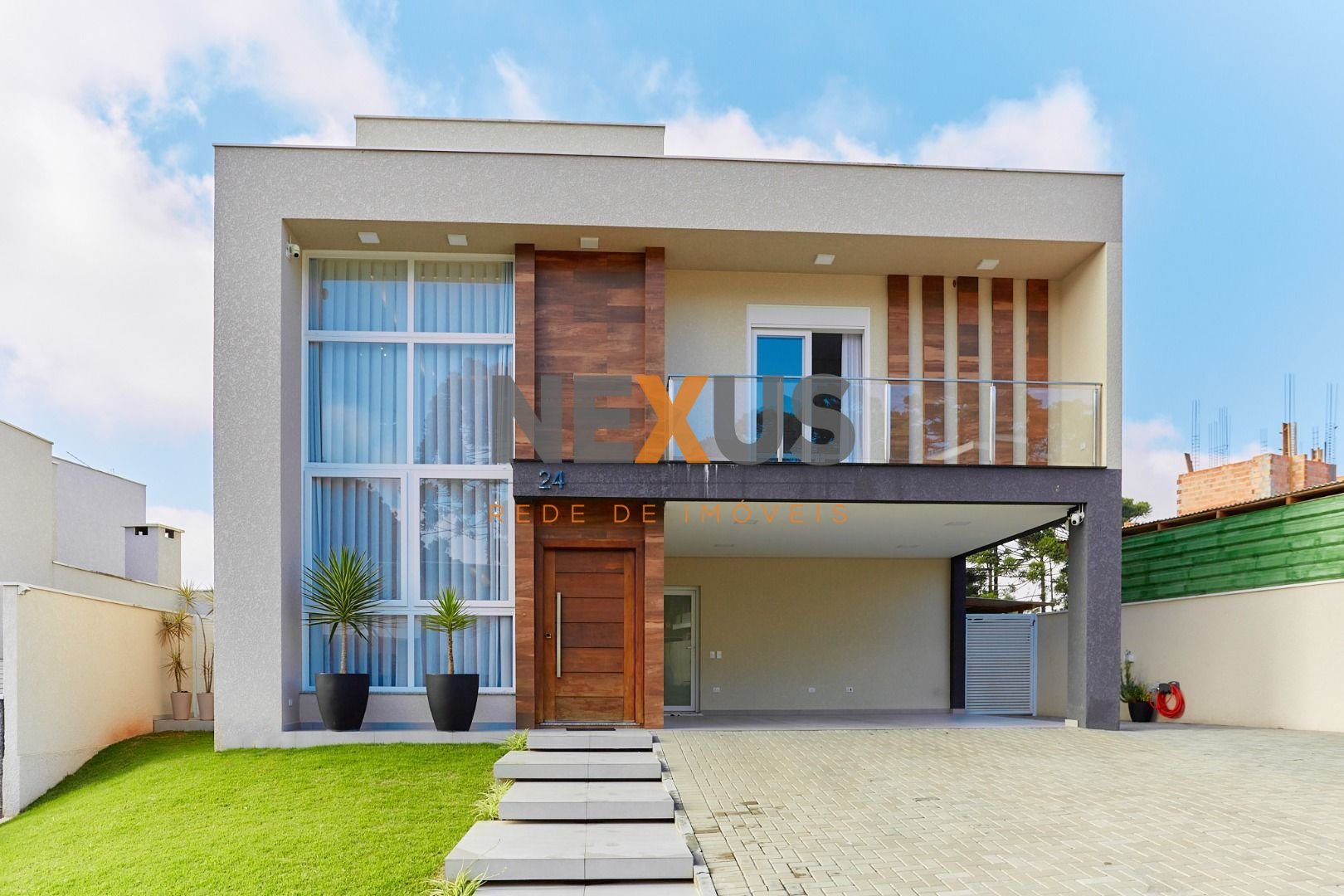 Casa com 3 Suítes à venda, 282 m2, CAMPO LARGO - PR
