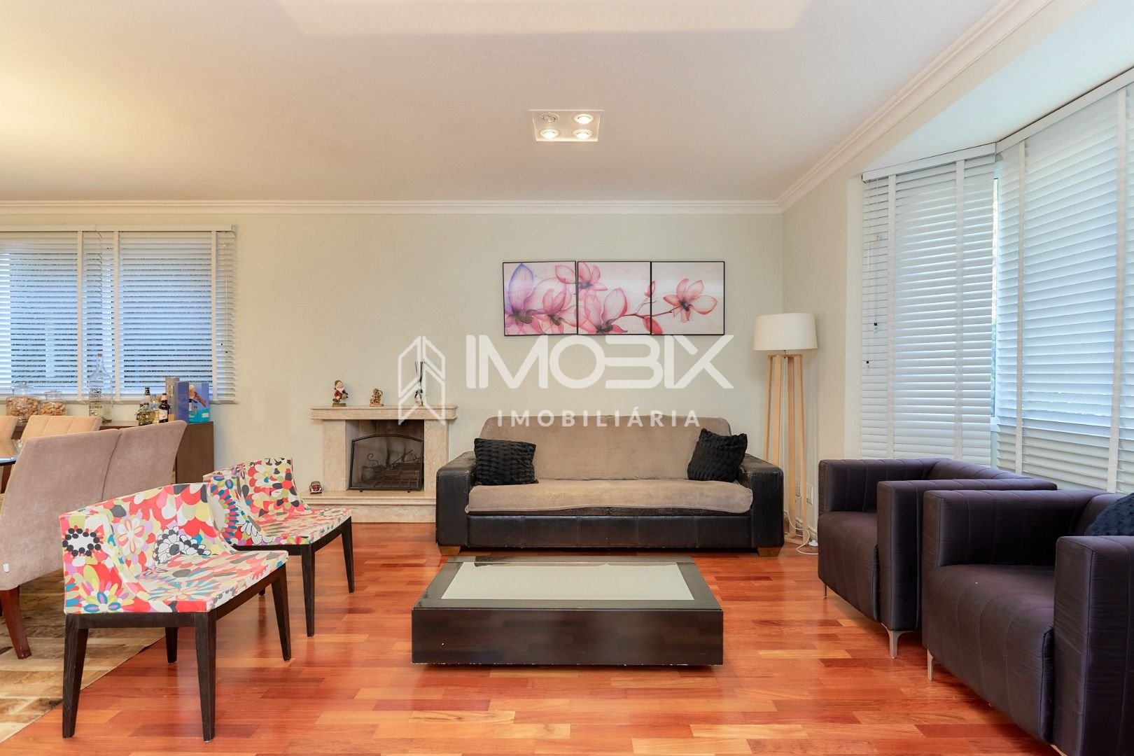 Casa com 4 dormitórios à venda, 266,24 m2, Butiatuvinha, CURIT...