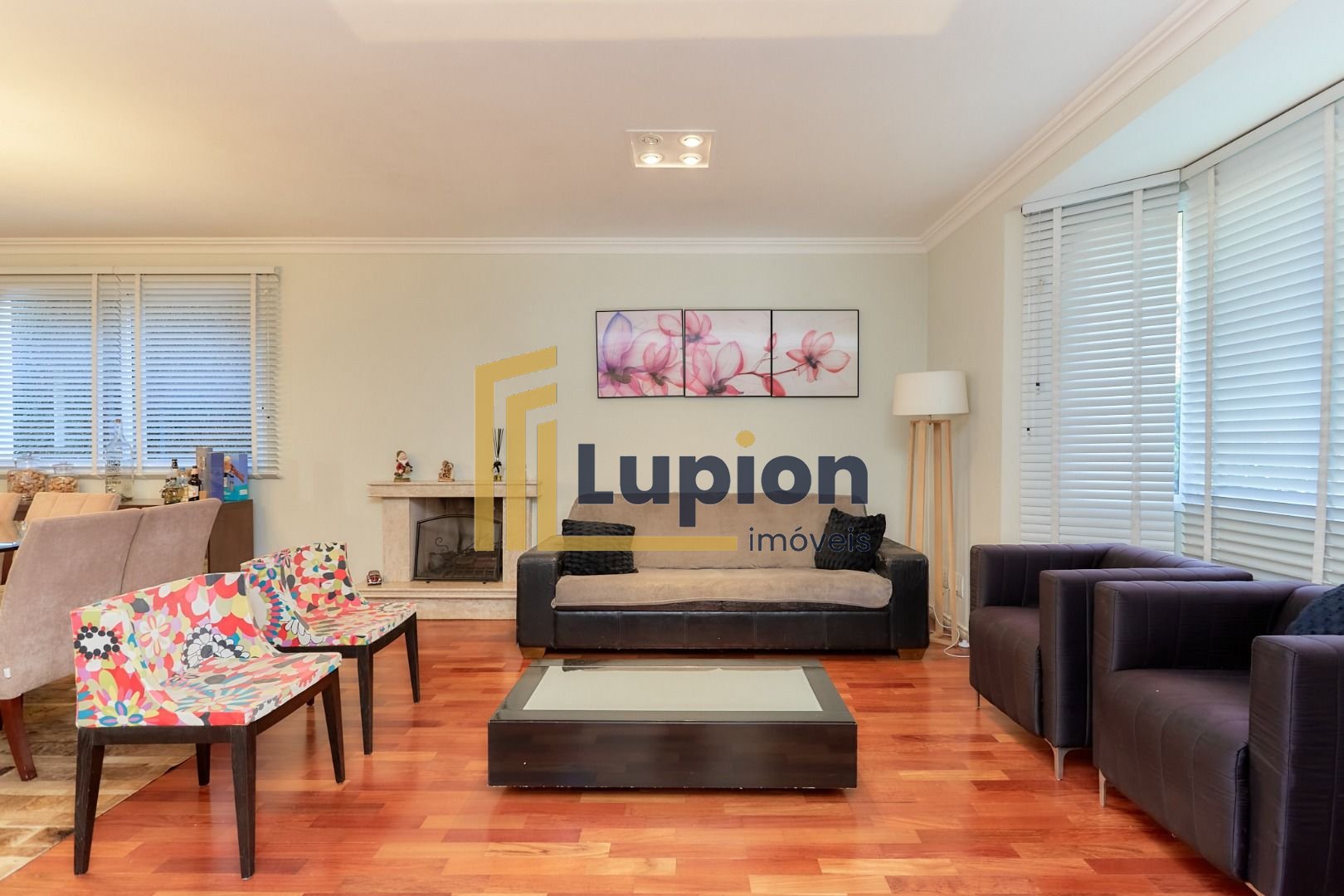 Casa com 4 dormitórios à venda, 266,24 m2, Butiatuvinha, CURIT...