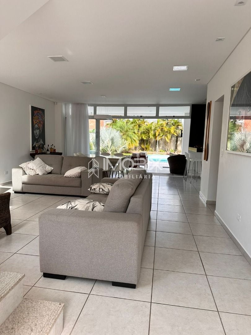 Sobrado com 3 Suítes à venda, 230 m2 por R  2.499.000 - Brejat...