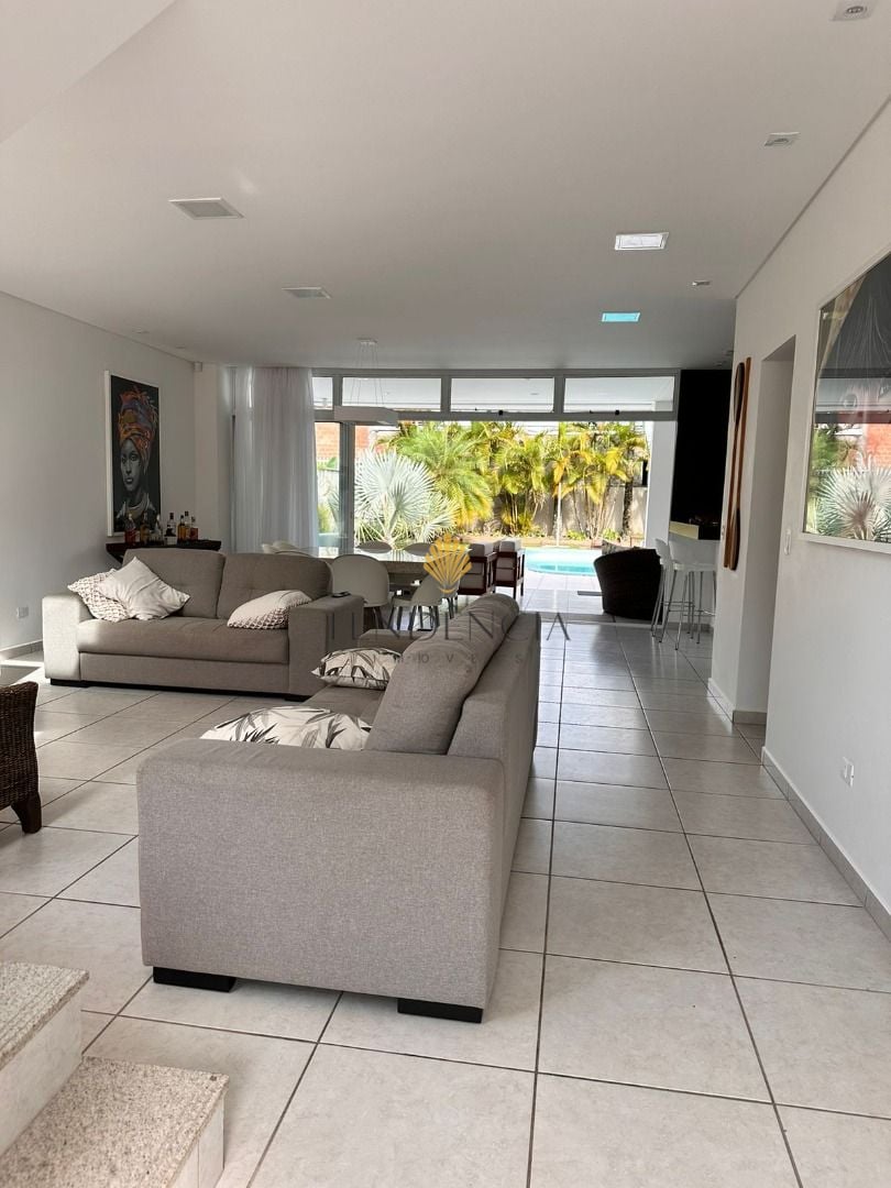 Sobrado com 3 Suítes à venda, 230 m2 por R  2.499.000 - Brejat...