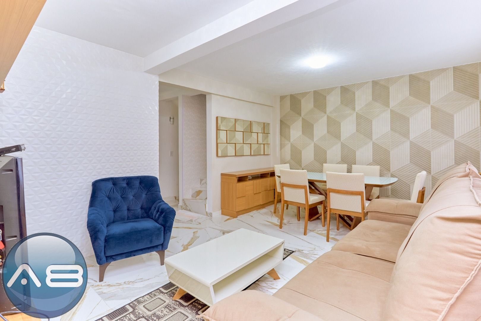 Sobrado com 4 quartos à venda, 162 m2 por R  649.000 - Xaxim -...