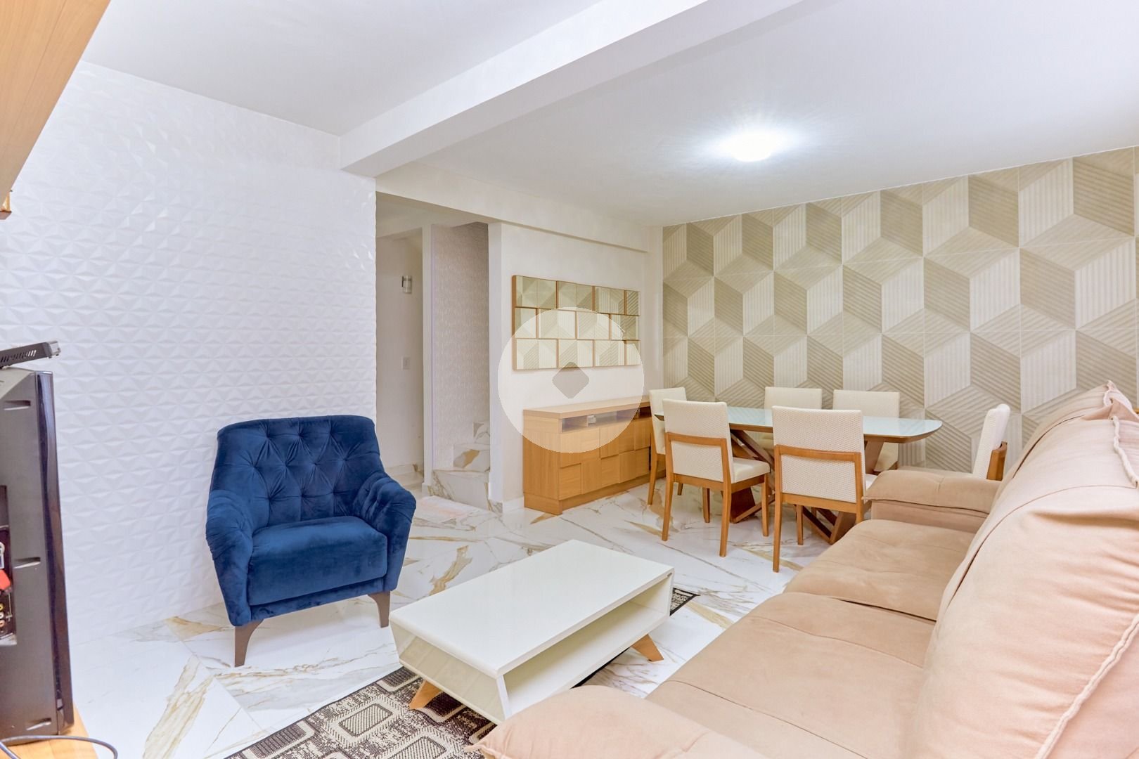Sobrado com 4 quartos à venda, 162 m2 por R  649.000 - Xaxim - Curitiba PR